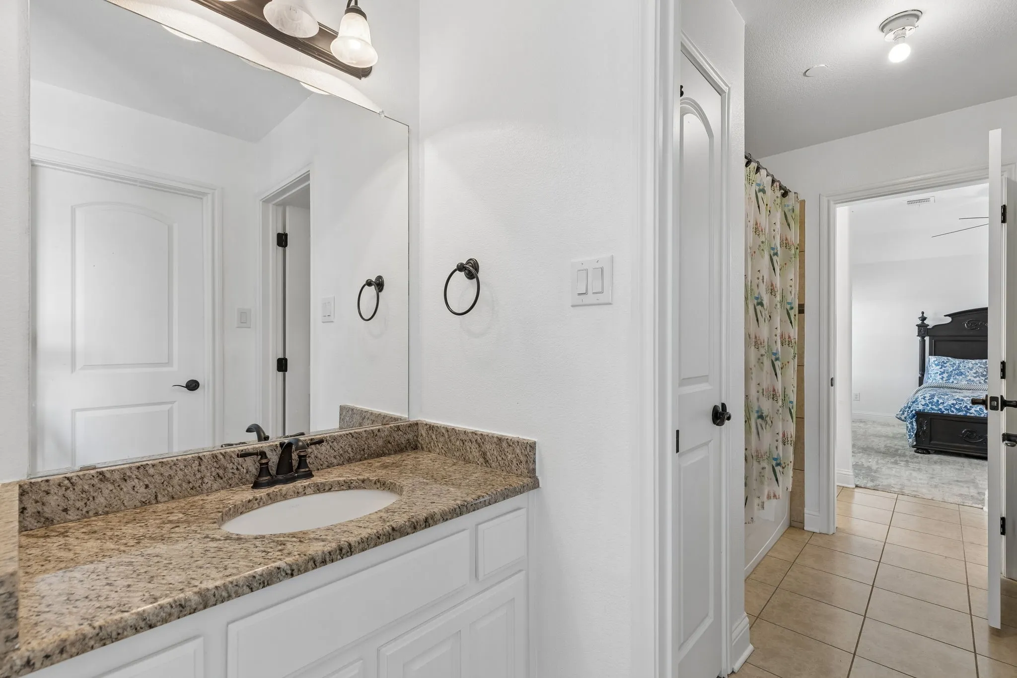 Bedroom 4 & 5's jack 'n jill bath