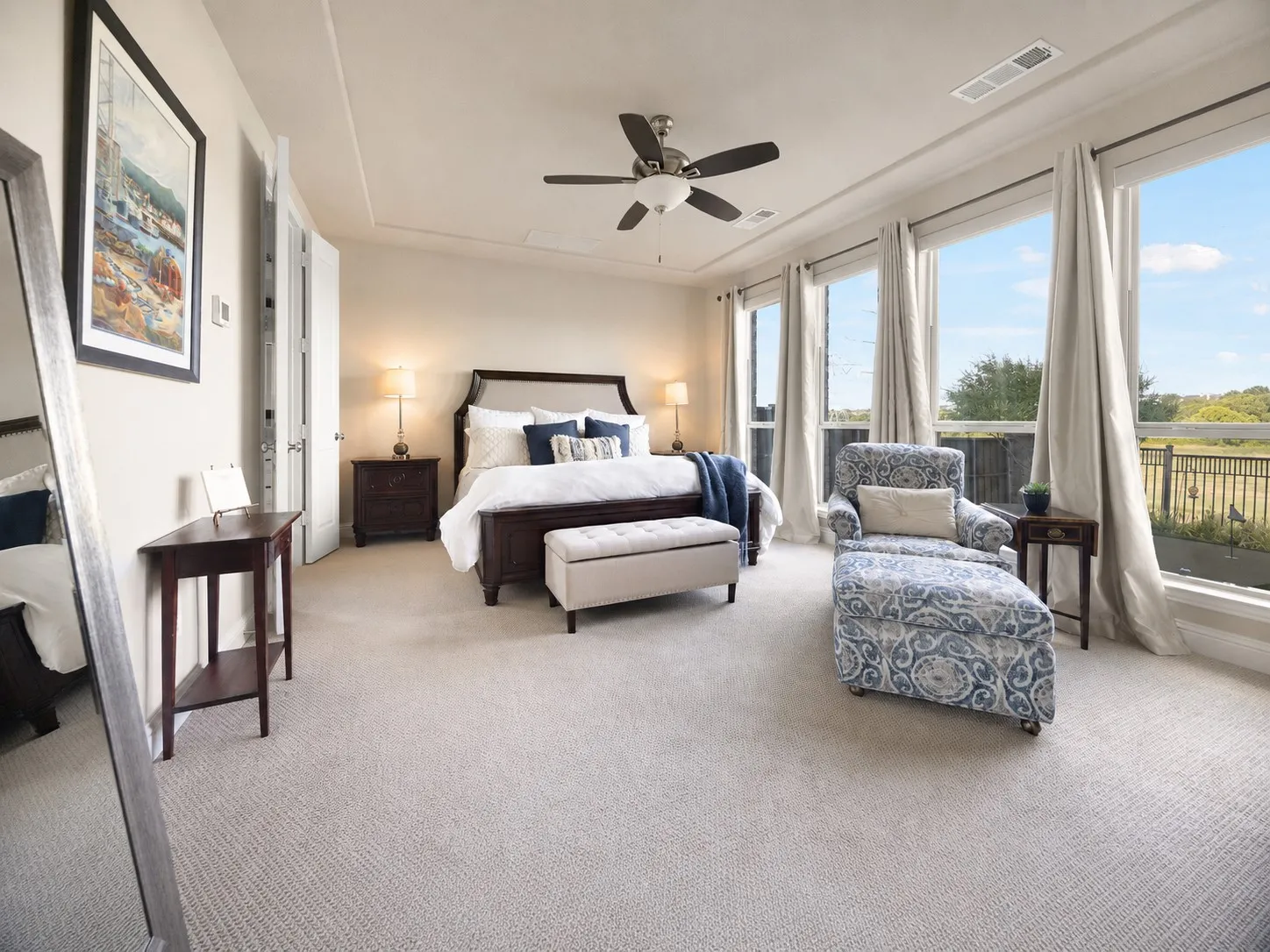 Spacious room featuring broadloom carpeting and a tray ceiling