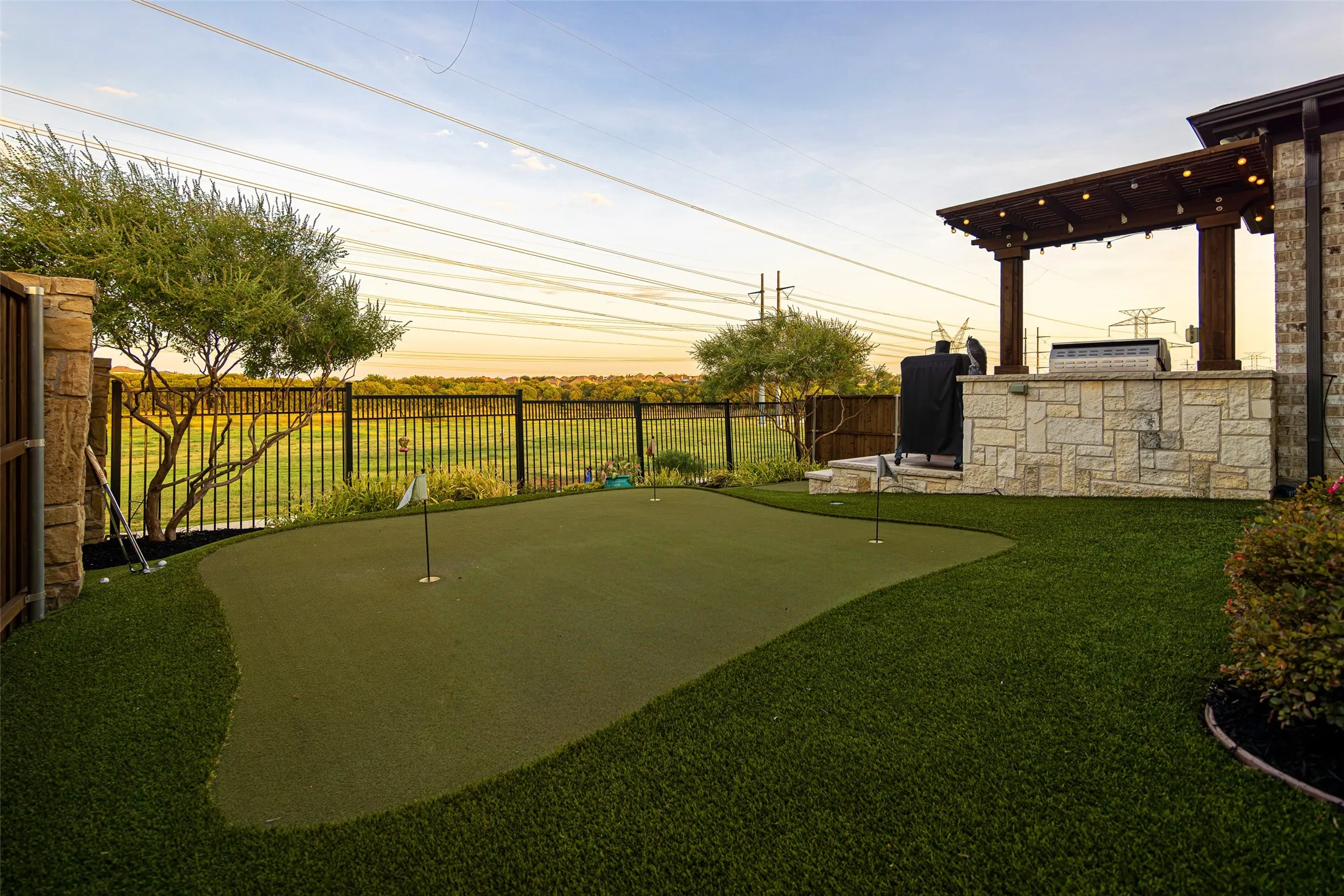 Professionally designed putting green AND pitching wedge over-looking the peaceful greenbelt and pond!