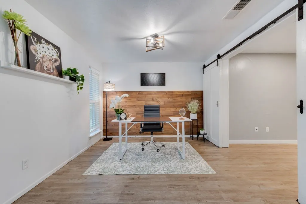 Single Family Residence For Sale in Tarrant County , 913 Childers Avenue, Benbrook, Texas 76126, 3 Bedroom, 2 Bathroom, 2 Garage spaces, 1,413 Sqft, built in 1970, mls#21347502, Real Estate Agent in Benbrook, Homes For Sale in Tarrant county, Homes For Sale in Benbrook, Realtor in Benbrook Texas, Real Estate Brokerage Independent Realty Texas, Luminita Cordes Realtor
