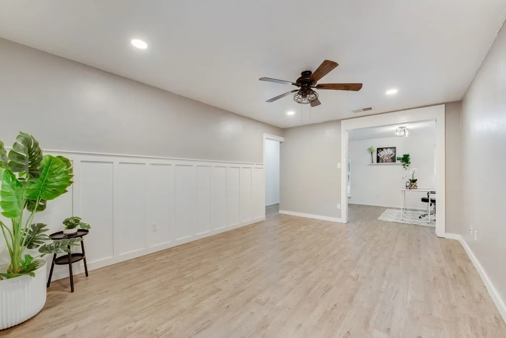Single Family Residence For Sale in Tarrant County , 913 Childers Avenue, Benbrook, Texas 76126, 3 Bedroom, 2 Bathroom, 2 Garage spaces, 1,413 Sqft, built in 1970, mls#21347502, Real Estate Agent in Benbrook, Homes For Sale in Tarrant county, Homes For Sale in Benbrook, Realtor in Benbrook Texas, Real Estate Brokerage Independent Realty Texas, Luminita Cordes Realtor