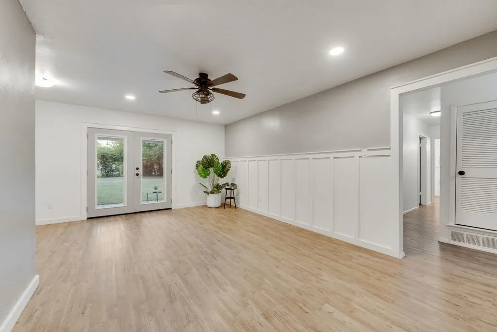 Single Family Residence For Sale in Tarrant County , 913 Childers Avenue, Benbrook, Texas 76126, 3 Bedroom, 2 Bathroom, 2 Garage spaces, 1,413 Sqft, built in 1970, mls#21347502, Real Estate Agent in Benbrook, Homes For Sale in Tarrant county, Homes For Sale in Benbrook, Realtor in Benbrook Texas, Real Estate Brokerage Independent Realty Texas, Luminita Cordes Realtor