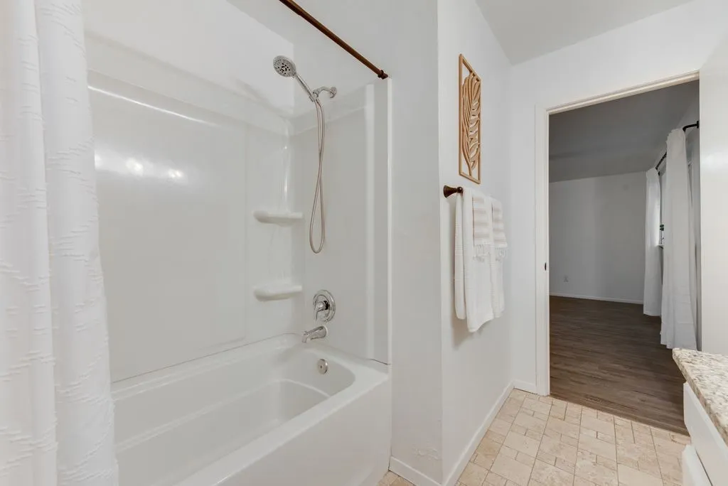 Single Family Residence For Sale in Tarrant County , 913 Childers Avenue, Benbrook, Texas 76126, 3 Bedroom, 2 Bathroom, 2 Garage spaces, 1,413 Sqft, built in 1970, mls#21347502, Real Estate Agent in Benbrook, Homes For Sale in Tarrant county, Homes For Sale in Benbrook, Realtor in Benbrook Texas, Real Estate Brokerage Independent Realty Texas, Luminita Cordes Realtor