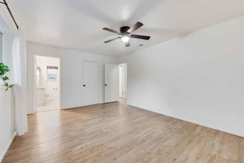 Single Family Residence For Sale in Tarrant County , 913 Childers Avenue, Benbrook, Texas 76126, 3 Bedroom, 2 Bathroom, 2 Garage spaces, 1,413 Sqft, built in 1970, mls#21347502, Real Estate Agent in Benbrook, Homes For Sale in Tarrant county, Homes For Sale in Benbrook, Realtor in Benbrook Texas, Real Estate Brokerage Independent Realty Texas, Luminita Cordes Realtor