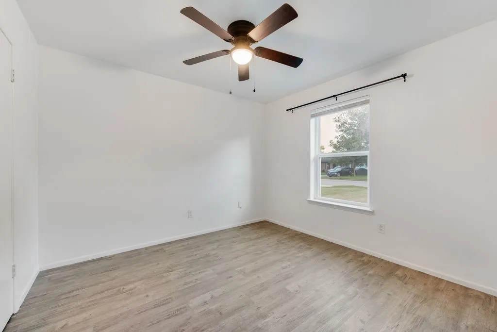 Single Family Residence For Sale in Tarrant County , 913 Childers Avenue, Benbrook, Texas 76126, 3 Bedroom, 2 Bathroom, 2 Garage spaces, 1,413 Sqft, built in 1970, mls#21347502, Real Estate Agent in Benbrook, Homes For Sale in Tarrant county, Homes For Sale in Benbrook, Realtor in Benbrook Texas, Real Estate Brokerage Independent Realty Texas, Luminita Cordes Realtor