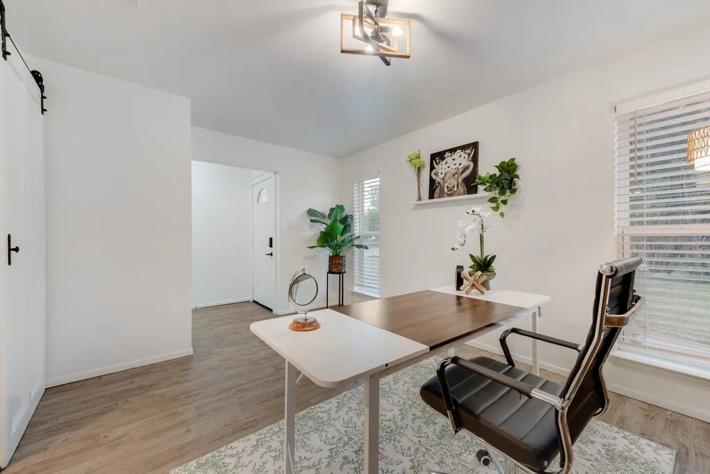 Single Family Residence For Sale in Tarrant County , 913 Childers Avenue, Benbrook, Texas 76126, 3 Bedroom, 2 Bathroom, 2 Garage spaces, 1,413 Sqft, built in 1970, mls#21347502, Real Estate Agent in Benbrook, Homes For Sale in Tarrant county, Homes For Sale in Benbrook, Realtor in Benbrook Texas, Real Estate Brokerage Independent Realty Texas, Luminita Cordes Realtor
