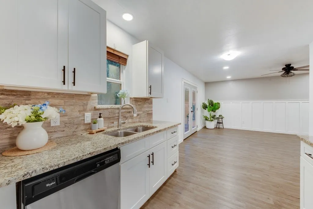 Single Family Residence For Sale in Tarrant County , 913 Childers Avenue, Benbrook, Texas 76126, 3 Bedroom, 2 Bathroom, 2 Garage spaces, 1,413 Sqft, built in 1970, mls#21347502, Real Estate Agent in Benbrook, Homes For Sale in Tarrant county, Homes For Sale in Benbrook, Realtor in Benbrook Texas, Real Estate Brokerage Independent Realty Texas, Luminita Cordes Realtor