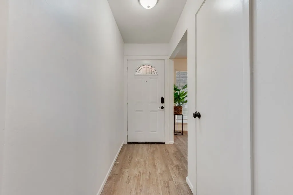 Single Family Residence For Sale in Tarrant County , 913 Childers Avenue, Benbrook, Texas 76126, 3 Bedroom, 2 Bathroom, 2 Garage spaces, 1,413 Sqft, built in 1970, mls#21347502, Real Estate Agent in Benbrook, Homes For Sale in Tarrant county, Homes For Sale in Benbrook, Realtor in Benbrook Texas, Real Estate Brokerage Independent Realty Texas, Luminita Cordes Realtor