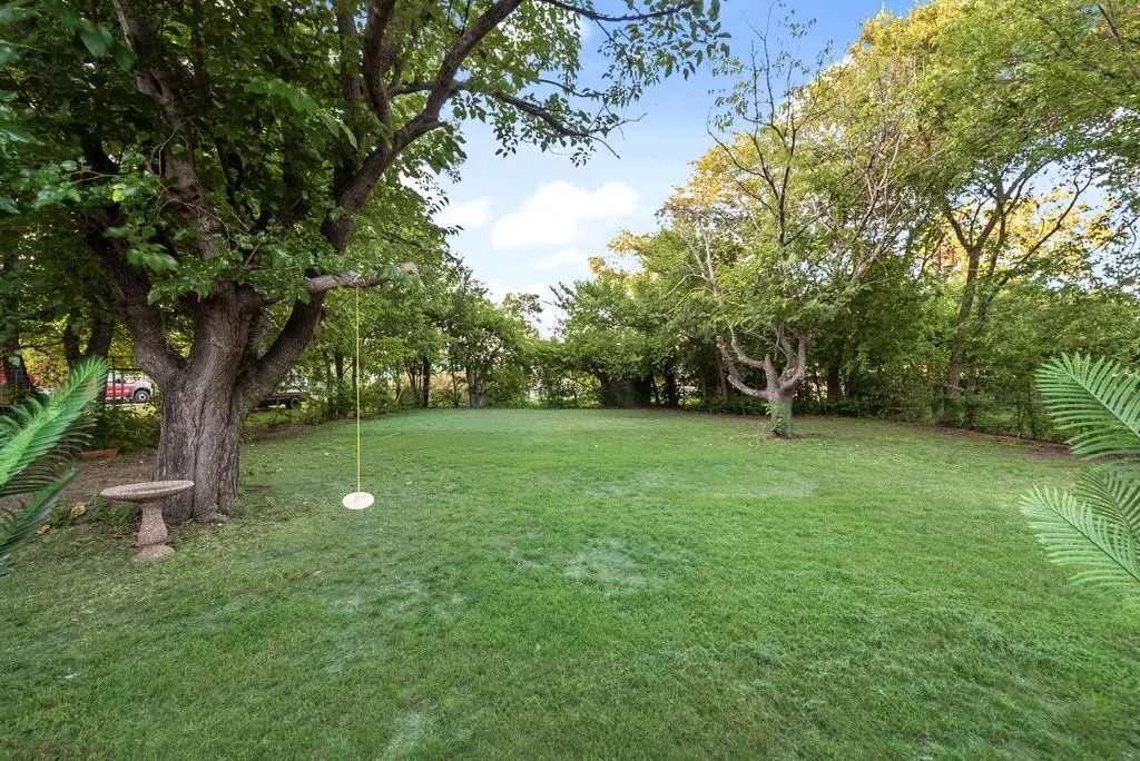 Single Family Residence For Sale in Tarrant County , 913 Childers Avenue, Benbrook, Texas 76126, 3 Bedroom, 2 Bathroom, 2 Garage spaces, 1,413 Sqft, built in 1970, mls#21347502, Real Estate Agent in Benbrook, Homes For Sale in Tarrant county, Homes For Sale in Benbrook, Realtor in Benbrook Texas, Real Estate Brokerage Independent Realty Texas, Luminita Cordes Realtor