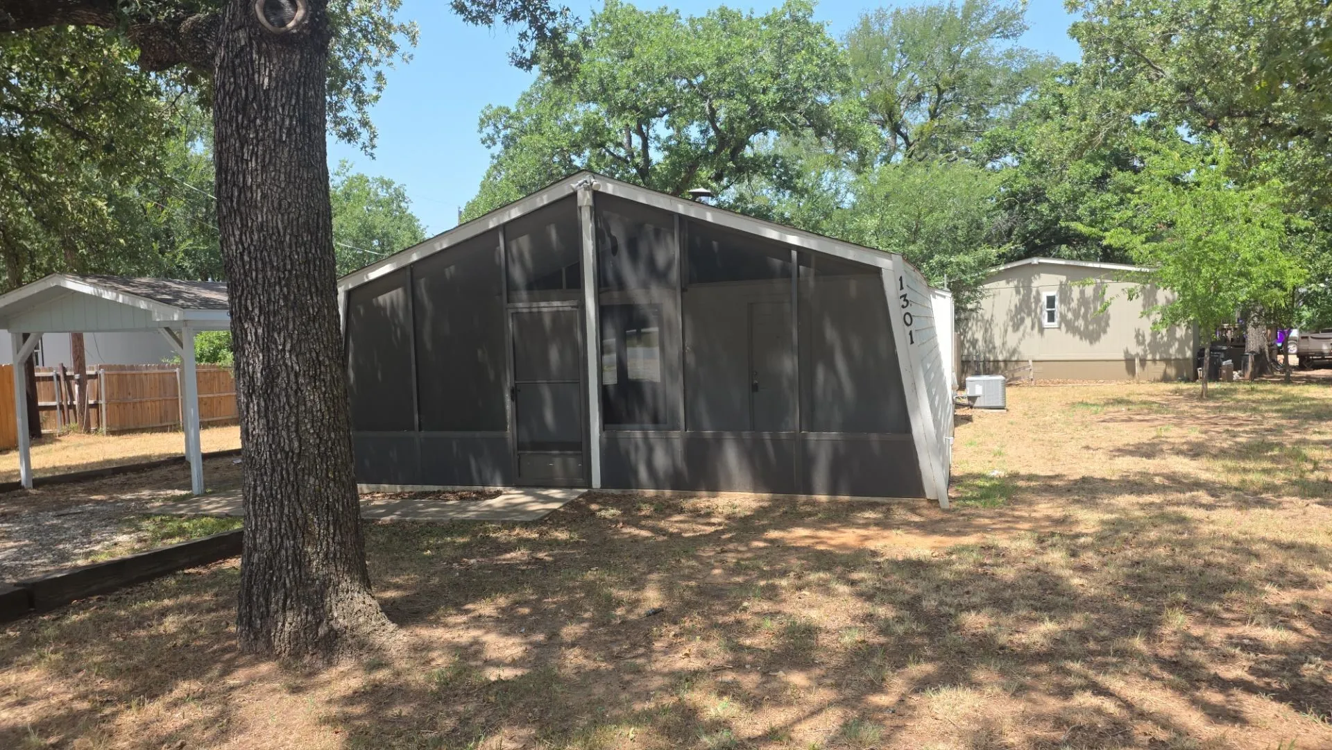 Single Family Residence For Sale in Tarrant County , 1301 Pelican Circle, Pelican Bay, Texas 76020, 3 Bedroom, 2 Bathroom, Garage spaces, 1,104 Sqft, built in 1970, mls#21347504, Real Estate Agent in Pelican Bay, Homes For Sale in Tarrant county, Homes For Sale in Pelican Bay, Realtor in Pelican Bay Texas, Real Estate Brokerage Independent Realty Texas, Luminita Cordes Realtor