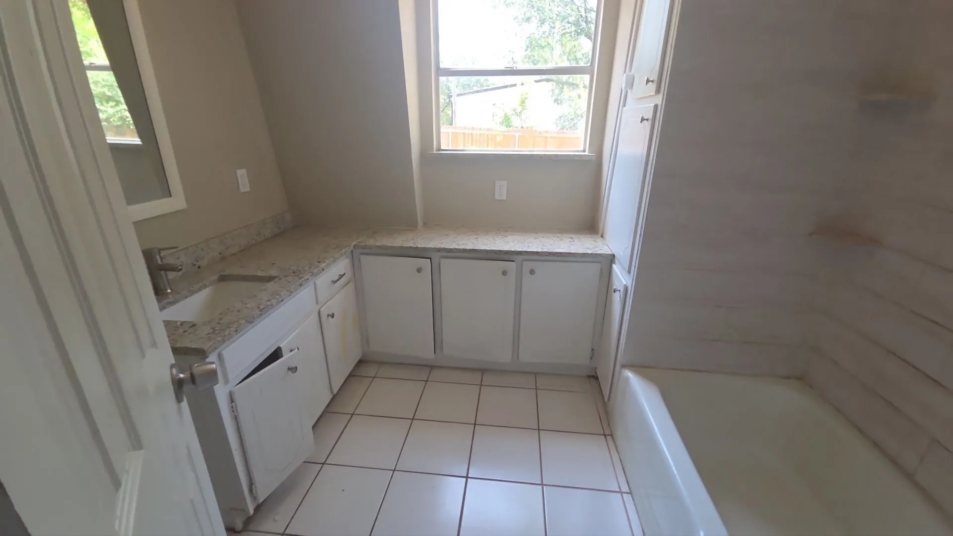 Single Family Residence For Sale in Tarrant County , 1301 Pelican Circle, Pelican Bay, Texas 76020, 3 Bedroom, 2 Bathroom, Garage spaces, 1,104 Sqft, built in 1970, mls#21347504, Real Estate Agent in Pelican Bay, Homes For Sale in Tarrant county, Homes For Sale in Pelican Bay, Realtor in Pelican Bay Texas, Real Estate Brokerage Independent Realty Texas, Luminita Cordes Realtor
