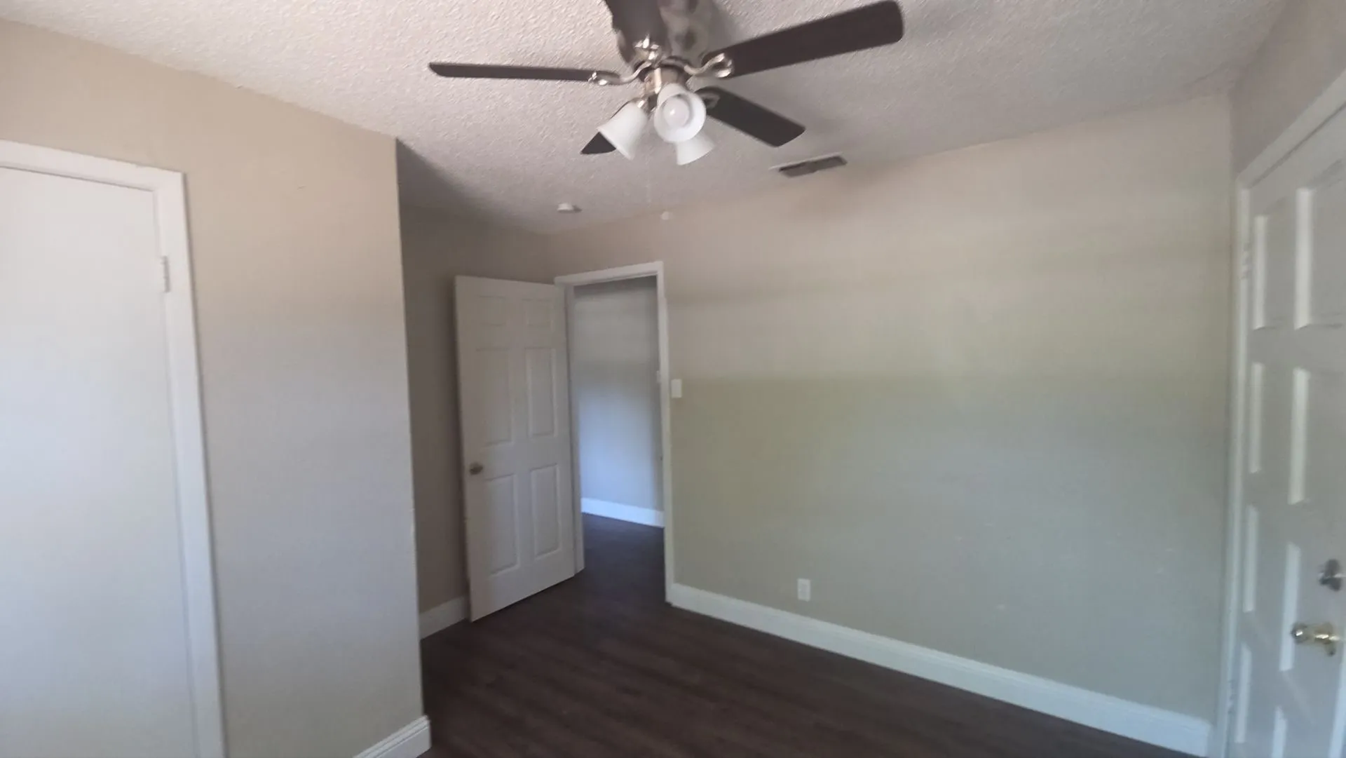 Single Family Residence For Sale in Tarrant County , 1301 Pelican Circle, Pelican Bay, Texas 76020, 3 Bedroom, 2 Bathroom, Garage spaces, 1,104 Sqft, built in 1970, mls#21347504, Real Estate Agent in Pelican Bay, Homes For Sale in Tarrant county, Homes For Sale in Pelican Bay, Realtor in Pelican Bay Texas, Real Estate Brokerage Independent Realty Texas, Luminita Cordes Realtor