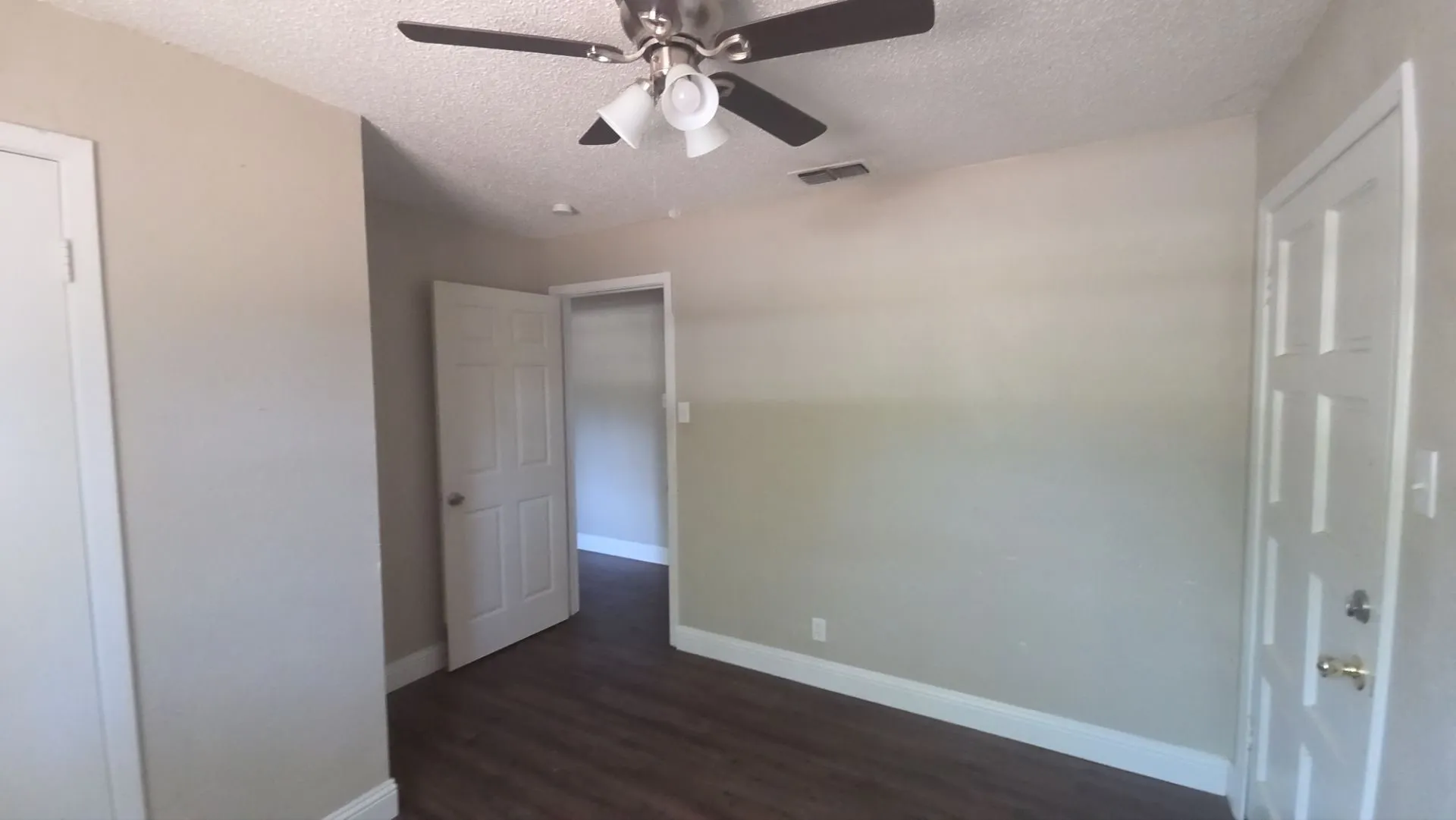 Single Family Residence For Sale in Tarrant County , 1301 Pelican Circle, Pelican Bay, Texas 76020, 3 Bedroom, 2 Bathroom, Garage spaces, 1,104 Sqft, built in 1970, mls#21347504, Real Estate Agent in Pelican Bay, Homes For Sale in Tarrant county, Homes For Sale in Pelican Bay, Realtor in Pelican Bay Texas, Real Estate Brokerage Independent Realty Texas, Luminita Cordes Realtor