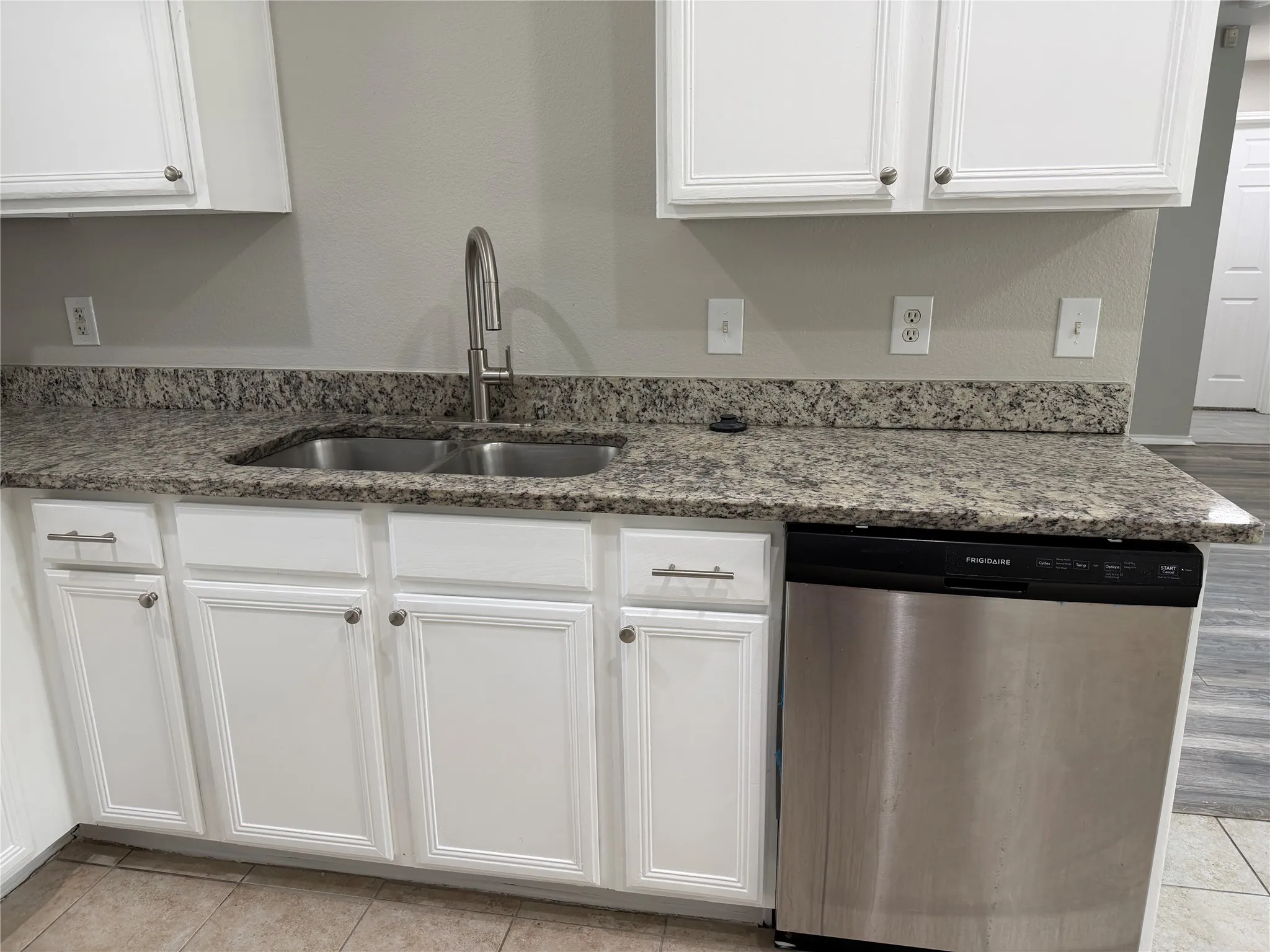 Single Family Residence For Rent in Dallas County , 12905 Kleberg Road, Dallas, Texas 75253, 3 Bedroom, 2 Bathroom, 2 Garage spaces, 1,268 Sqft, built in 2004, mls#21347510, Real Estate Agent in Dallas, Homes For Rent in Dallas county, Homes For Rent in Dallas, Realtor in Dallas Texas, Real Estate Brokerage Independent Realty Texas, Luminita Cordes Realtor