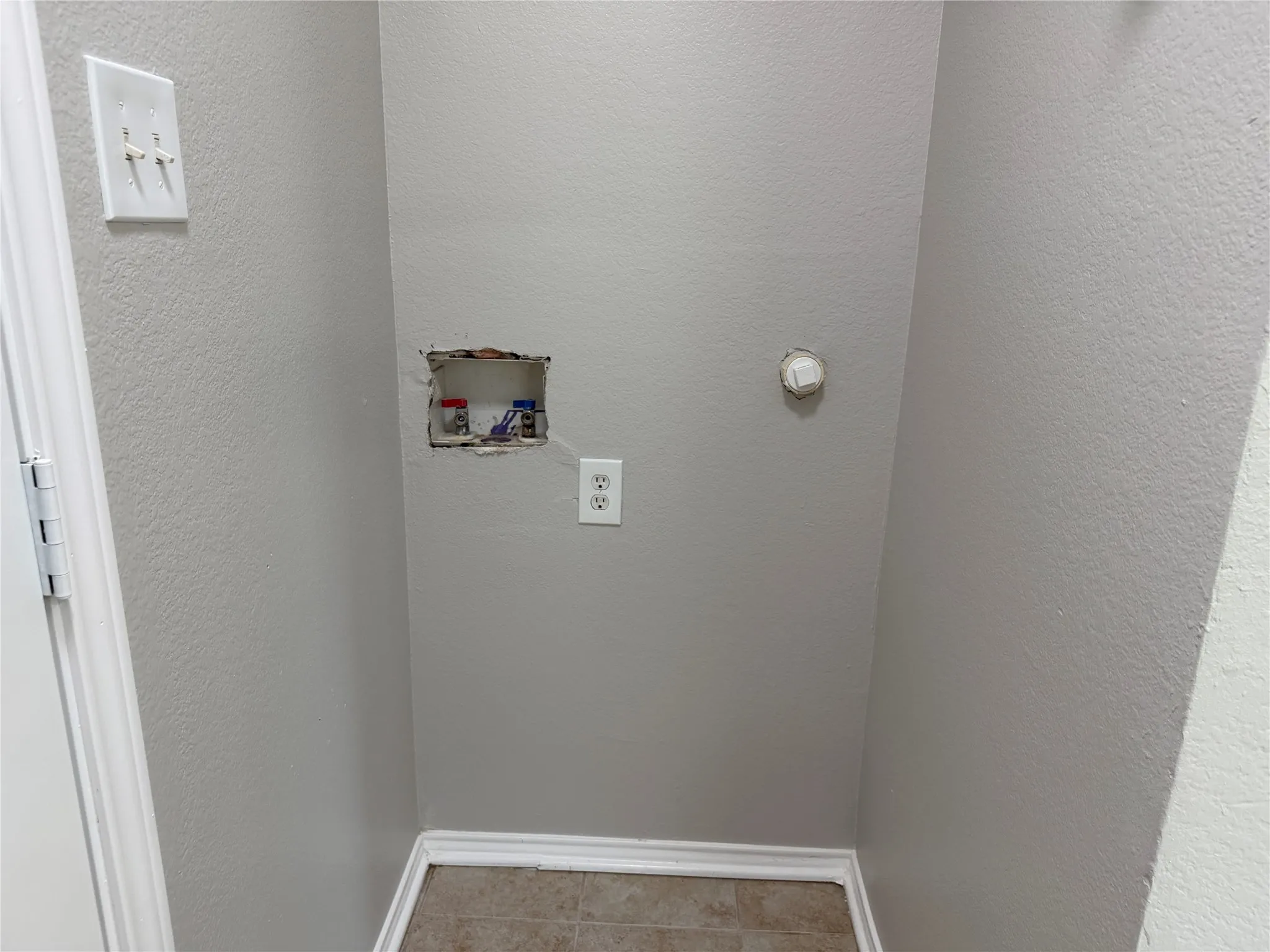 Single Family Residence For Rent in Dallas County , 12905 Kleberg Road, Dallas, Texas 75253, 3 Bedroom, 2 Bathroom, 2 Garage spaces, 1,268 Sqft, built in 2004, mls#21347510, Real Estate Agent in Dallas, Homes For Rent in Dallas county, Homes For Rent in Dallas, Realtor in Dallas Texas, Real Estate Brokerage Independent Realty Texas, Luminita Cordes Realtor