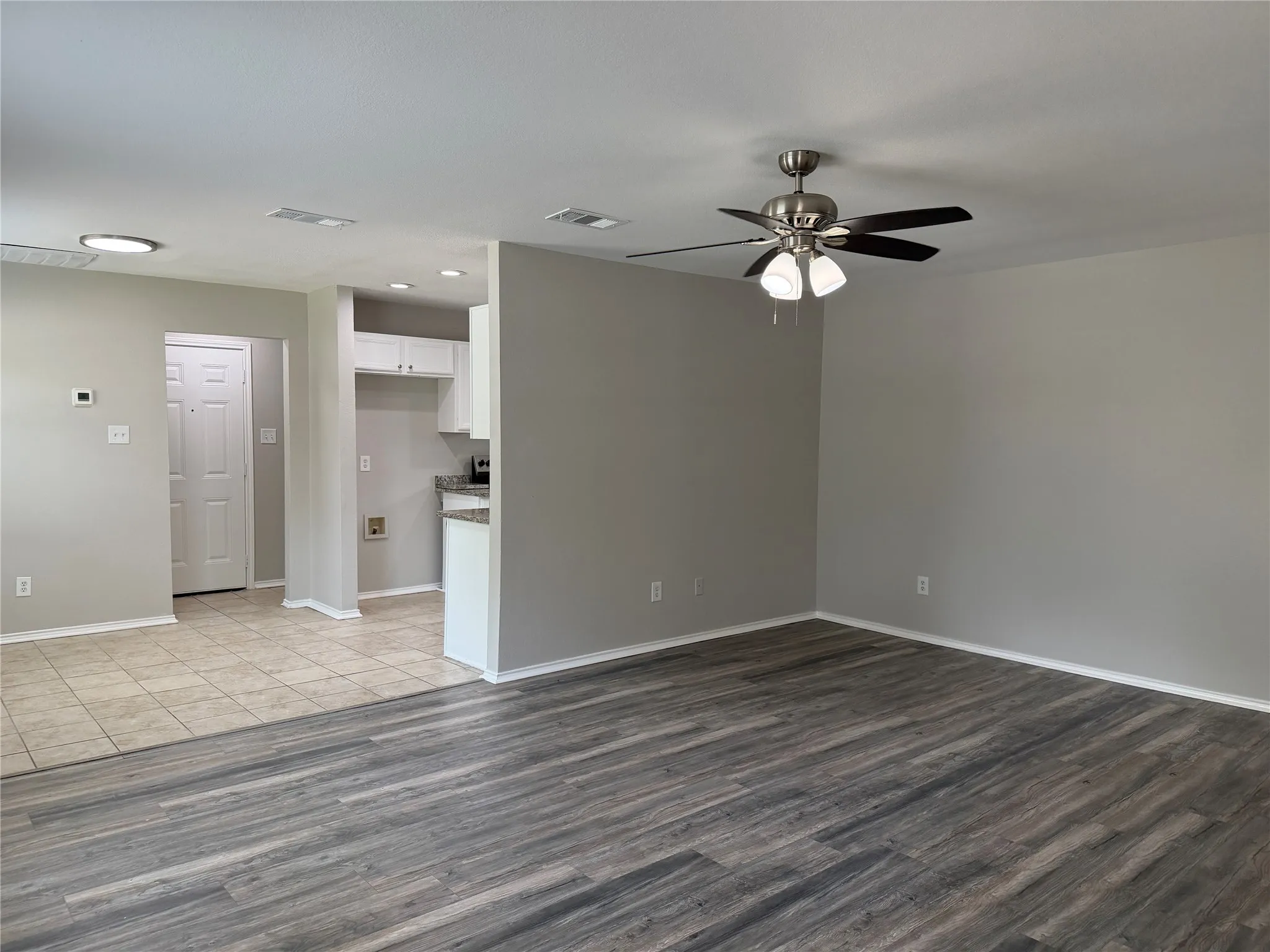 Single Family Residence For Rent in Dallas County , 12905 Kleberg Road, Dallas, Texas 75253, 3 Bedroom, 2 Bathroom, 2 Garage spaces, 1,268 Sqft, built in 2004, mls#21347510, Real Estate Agent in Dallas, Homes For Rent in Dallas county, Homes For Rent in Dallas, Realtor in Dallas Texas, Real Estate Brokerage Independent Realty Texas, Luminita Cordes Realtor