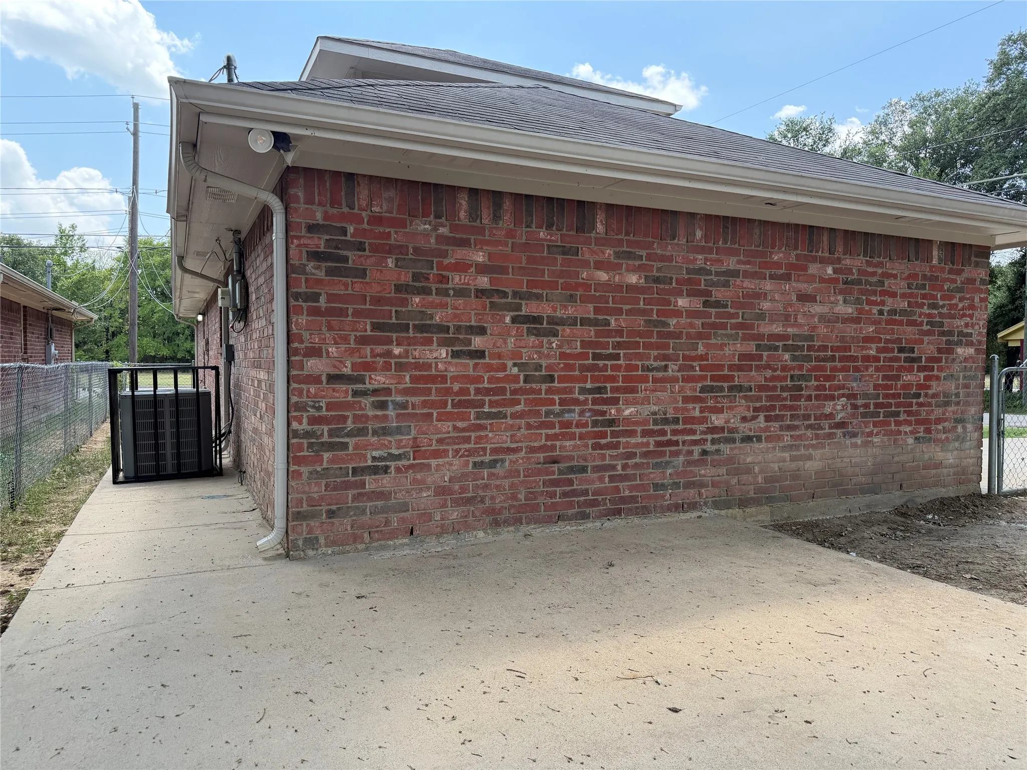 Single Family Residence For Rent in Dallas County , 12905 Kleberg Road, Dallas, Texas 75253, 3 Bedroom, 2 Bathroom, 2 Garage spaces, 1,268 Sqft, built in 2004, mls#21347510, Real Estate Agent in Dallas, Homes For Rent in Dallas county, Homes For Rent in Dallas, Realtor in Dallas Texas, Real Estate Brokerage Independent Realty Texas, Luminita Cordes Realtor