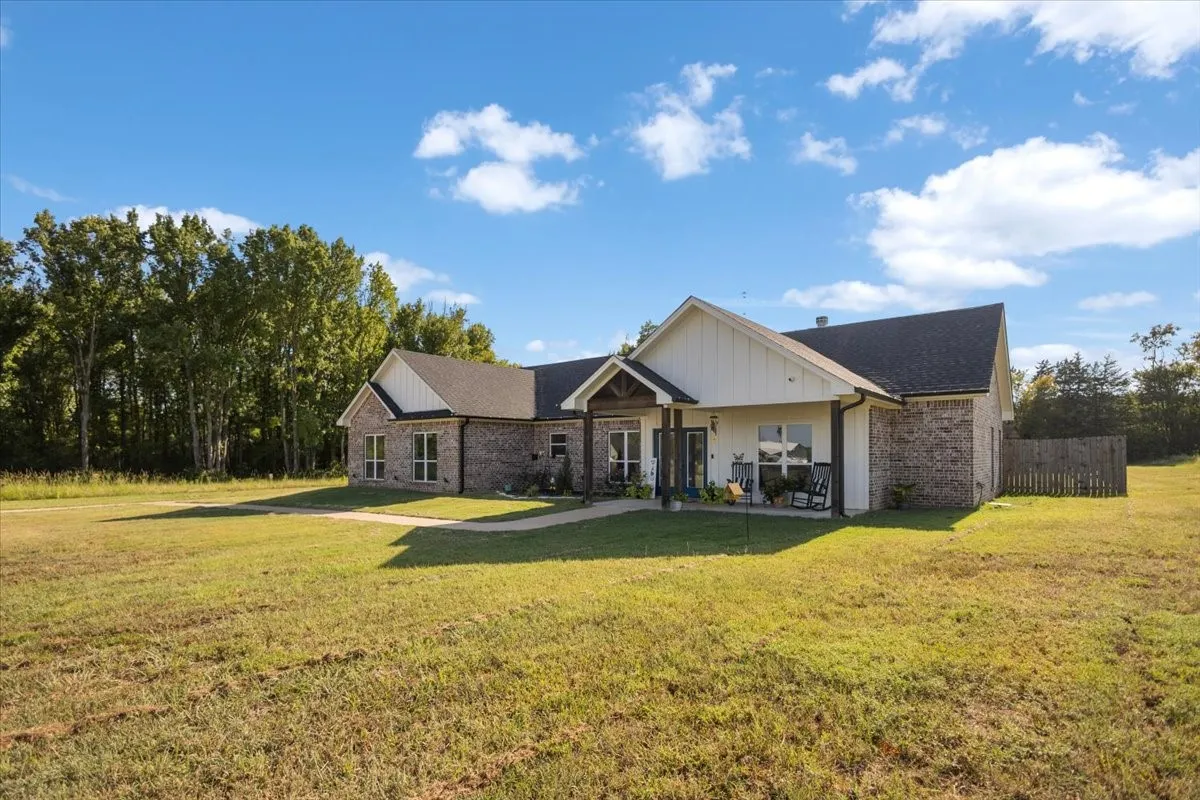 Single Family Residence For Sale in Cherokee County , 13393 N FM 768, Jacksonville, Texas 75766, 3 Bedroom, 3 Bathroom, 2 Garage spaces, 2,285 Sqft, built in 2023, mls#21344619, Real Estate Agent in Jacksonville, Homes For Sale in Cherokee county, Homes For Sale in Jacksonville, Realtor in Jacksonville Texas, Real Estate Brokerage Independent Realty Texas, Luminita Cordes Realtor