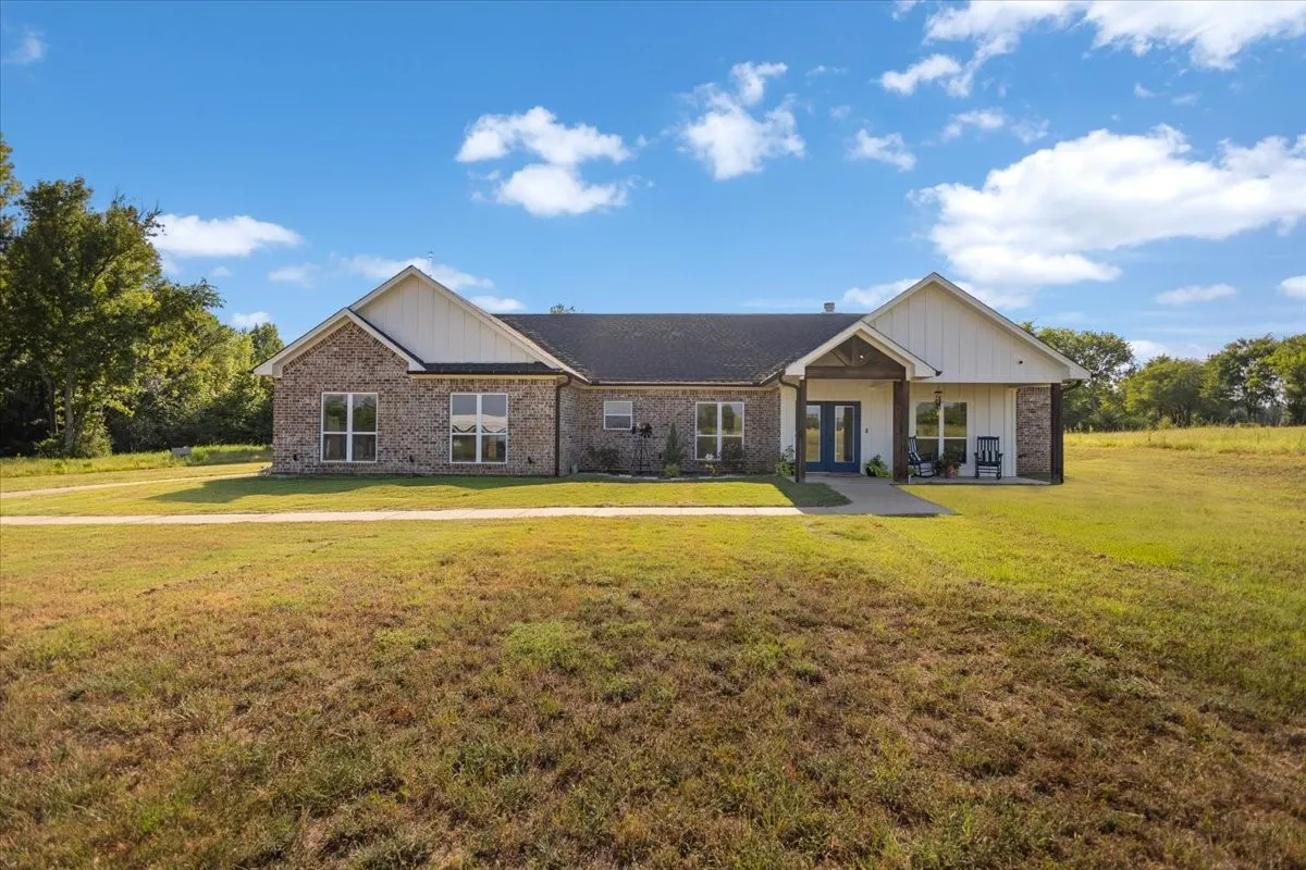 Single Family Residence For Sale in Cherokee County , 13393 N FM 768, Jacksonville, Texas 75766, 3 Bedroom, 3 Bathroom, 2 Garage spaces, 2,285 Sqft, built in 2023, mls#21344619, Real Estate Agent in Jacksonville, Homes For Sale in Cherokee county, Homes For Sale in Jacksonville, Realtor in Jacksonville Texas, Real Estate Brokerage Independent Realty Texas, Luminita Cordes Realtor
