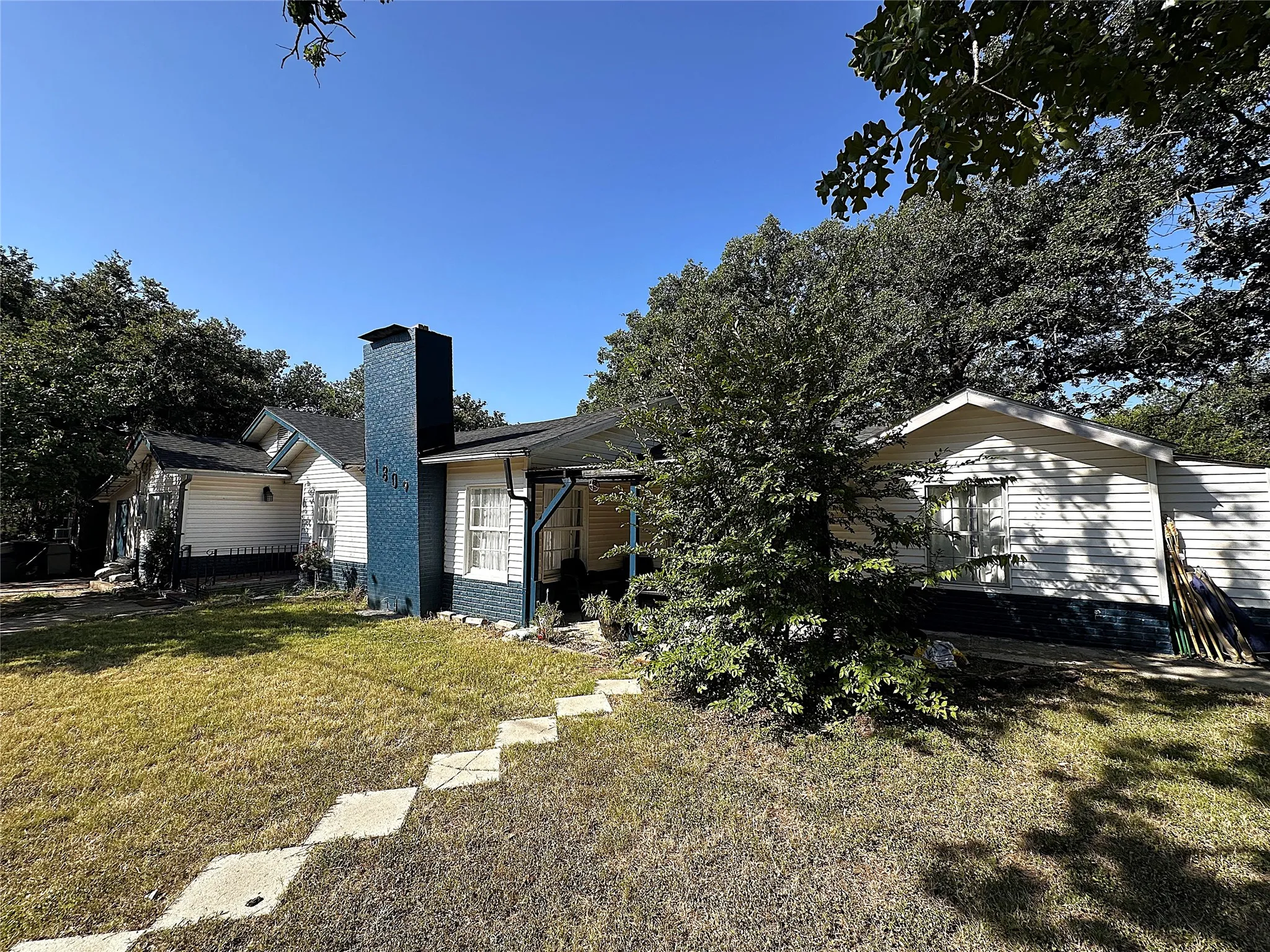 Single Family Residence For Sale in Brown County , 1809 12th Street, Brownwood, Texas 76801, 4 Bedrooms, 2 Bathrooms, Garage spaces, 2,373 Sqft, built in 0, Price $197,500, mls#21336455, Real Estate Agent in Brownwood, Homes For Sale in Brown county, Homes For Sale in Brownwood, Realtor in Brownwood Texas, Real Estate Brokerage Independent Realty Texas, Luminita Cordes Realtor