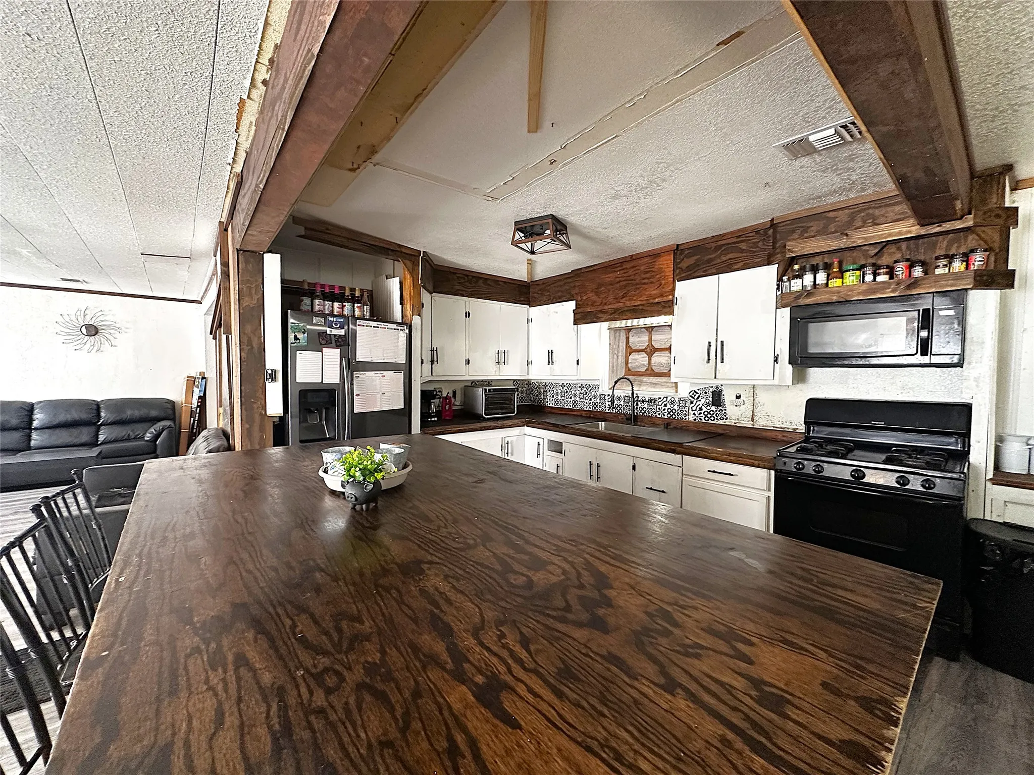 Single Family Residence For Sale in Brown County , 1809 12th Street, Brownwood, Texas 76801, 4 Bedrooms, 2 Bathrooms, Garage spaces, 2,373 Sqft, built in 0, Price $197,500, mls#21336455, Real Estate Agent in Brownwood, Homes For Sale in Brown county, Homes For Sale in Brownwood, Realtor in Brownwood Texas, Real Estate Brokerage Independent Realty Texas, Luminita Cordes Realtor