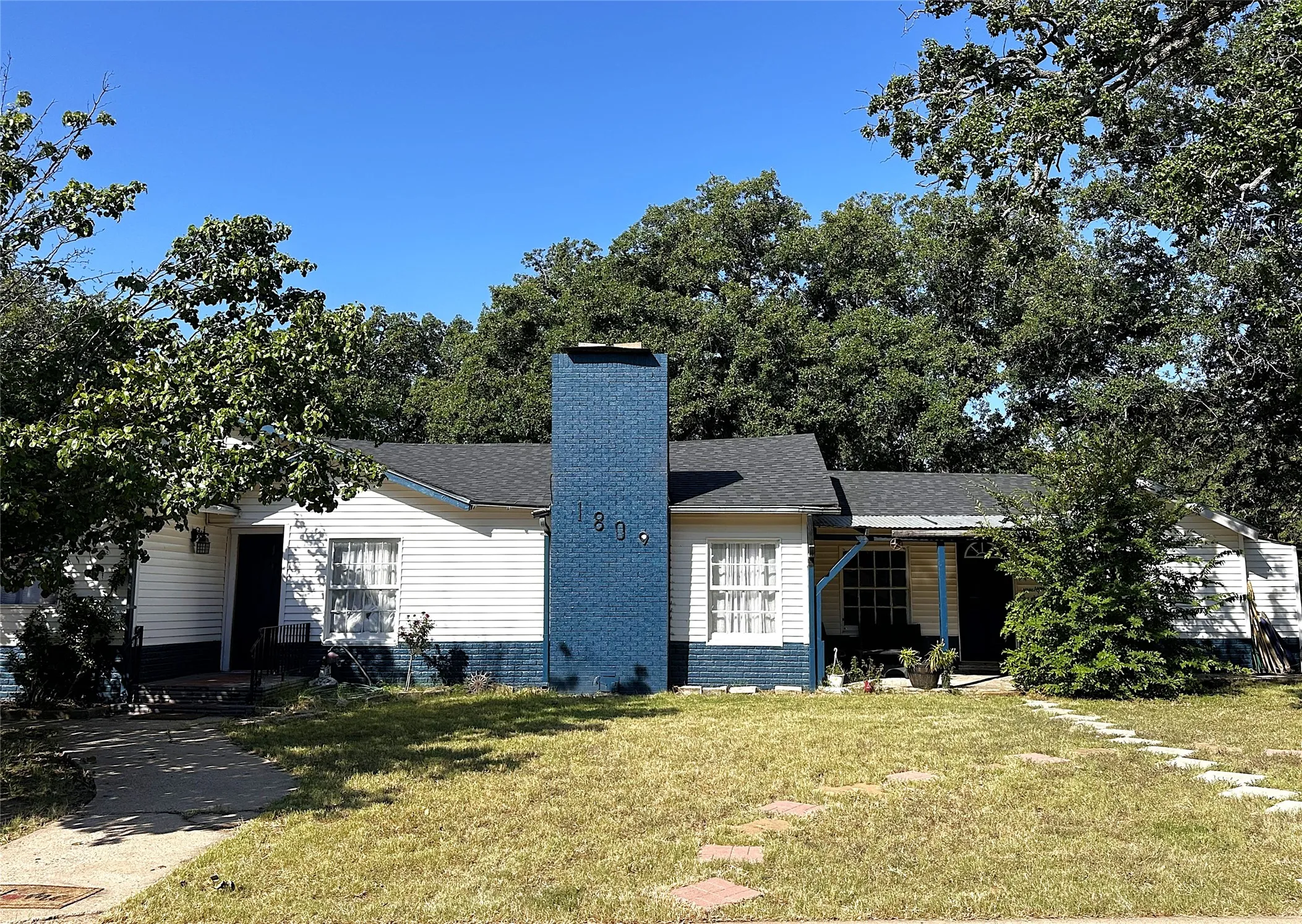 Single Family Residence For Sale in Brown County , 1809 12th Street, Brownwood, Texas 76801, 4 Bedrooms, 2 Bathrooms, Garage spaces, 2,373 Sqft, built in 0, Price $197,500, mls#21336455, Real Estate Agent in Brownwood, Homes For Sale in Brown county, Homes For Sale in Brownwood, Realtor in Brownwood Texas, Real Estate Brokerage Independent Realty Texas, Luminita Cordes Realtor