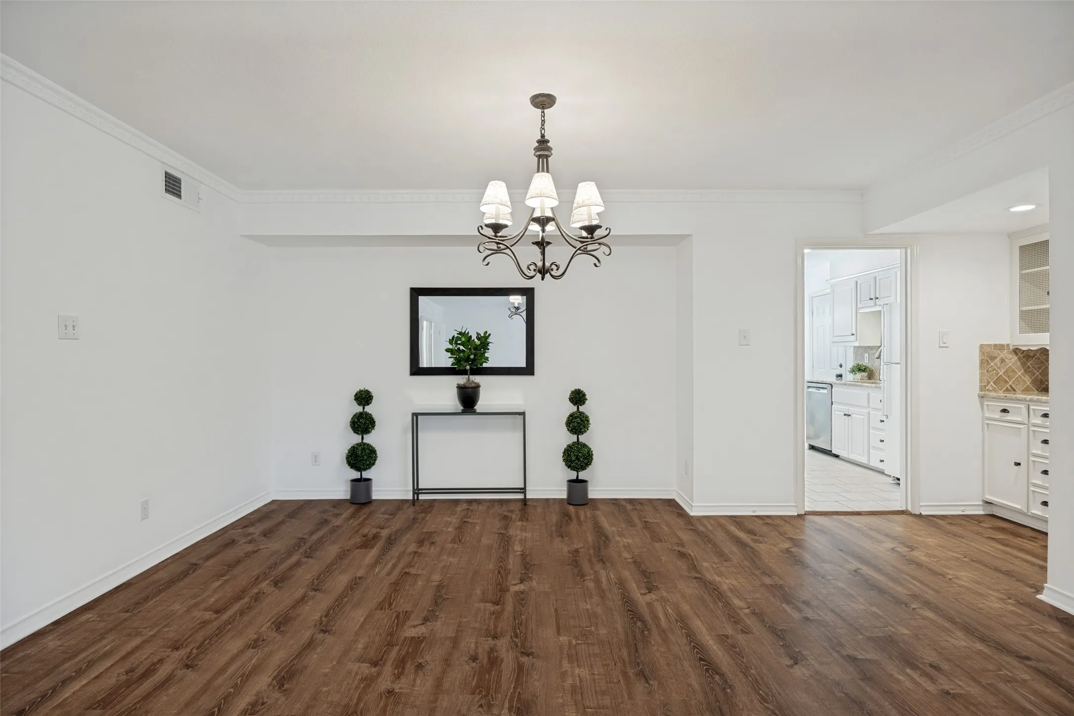 Condominium For Sale in Dallas County , 8619 Edgemere Road C, Dallas, Texas 75225, 2 Bedroom, 2 Bathroom, Garage spaces, 1,556 Sqft, built in 1958, mls#21347499, Real Estate Agent in Dallas, Homes For Sale in Dallas county, Homes For Sale in Dallas, Realtor in Dallas Texas, Real Estate Brokerage Independent Realty Texas, Luminita Cordes Realtor