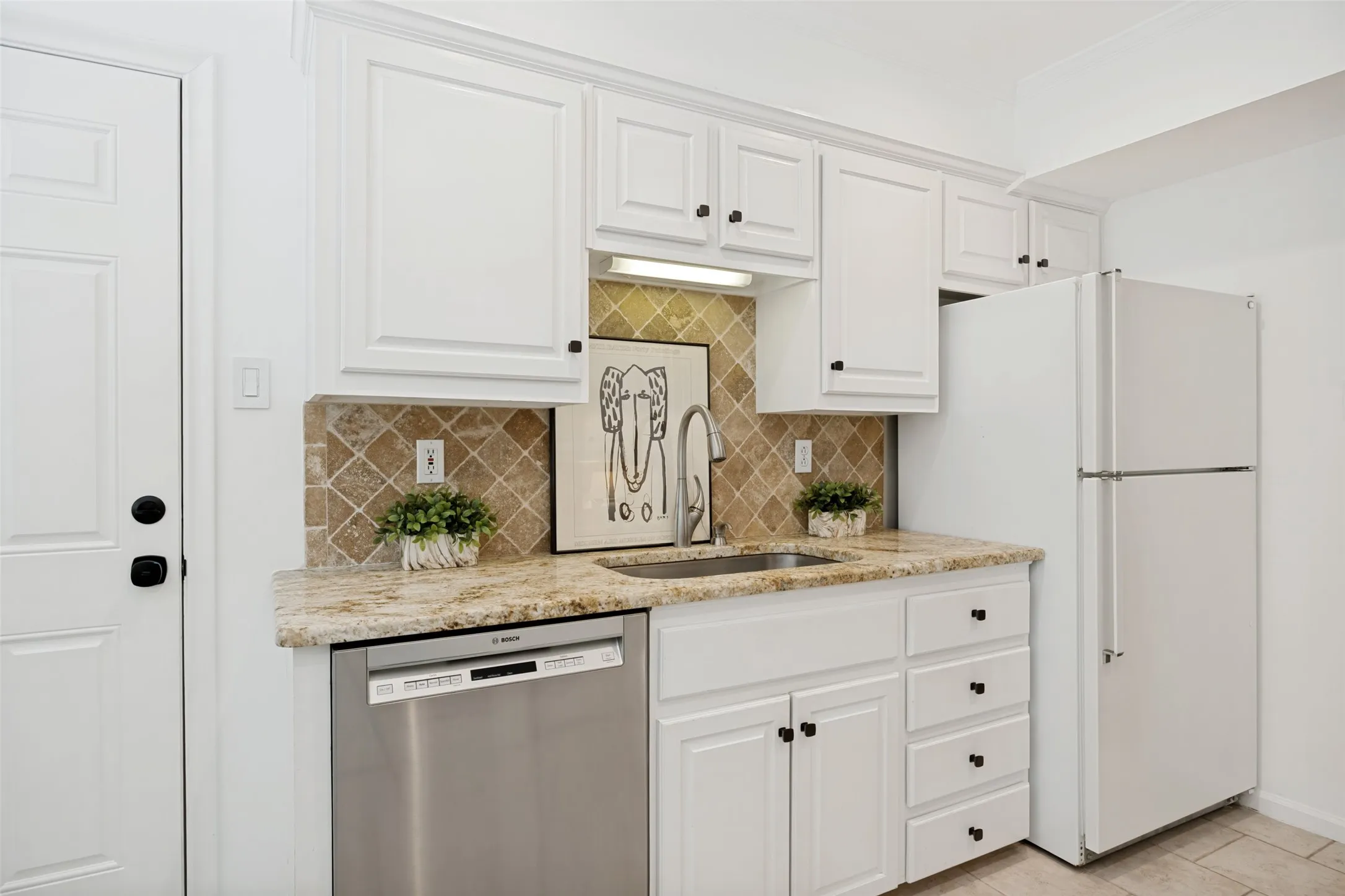 Condominium For Sale in Dallas County , 8619 Edgemere Road C, Dallas, Texas 75225, 2 Bedroom, 2 Bathroom, Garage spaces, 1,556 Sqft, built in 1958, mls#21347499, Real Estate Agent in Dallas, Homes For Sale in Dallas county, Homes For Sale in Dallas, Realtor in Dallas Texas, Real Estate Brokerage Independent Realty Texas, Luminita Cordes Realtor