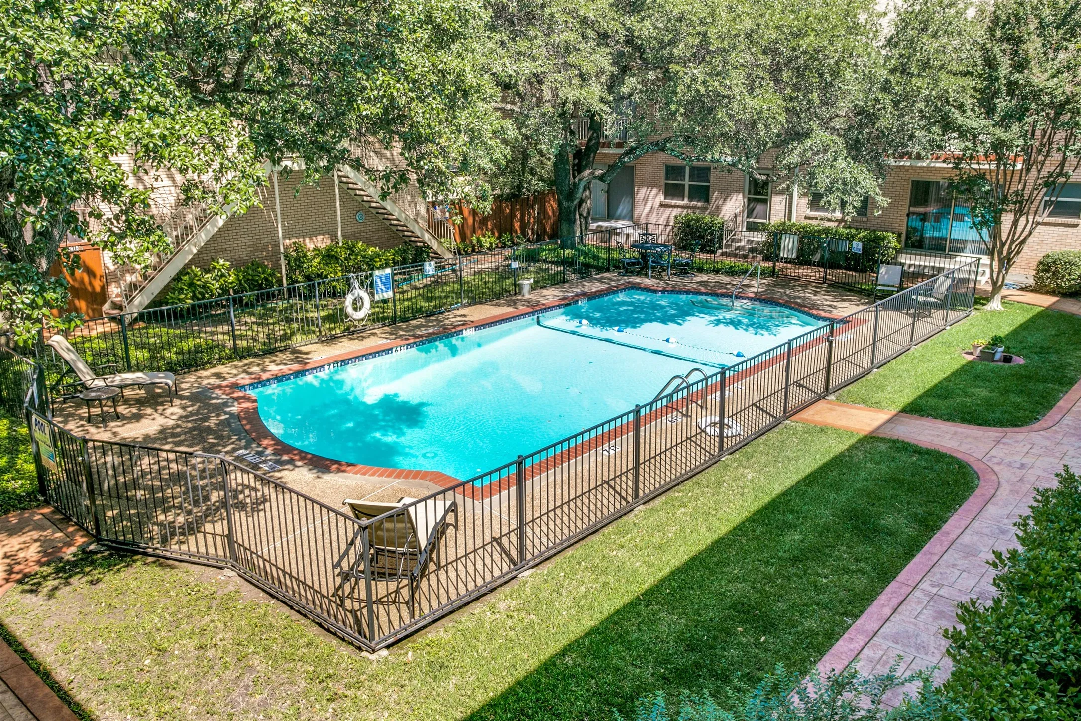 Park Fontaine Condos Commuinty Pool