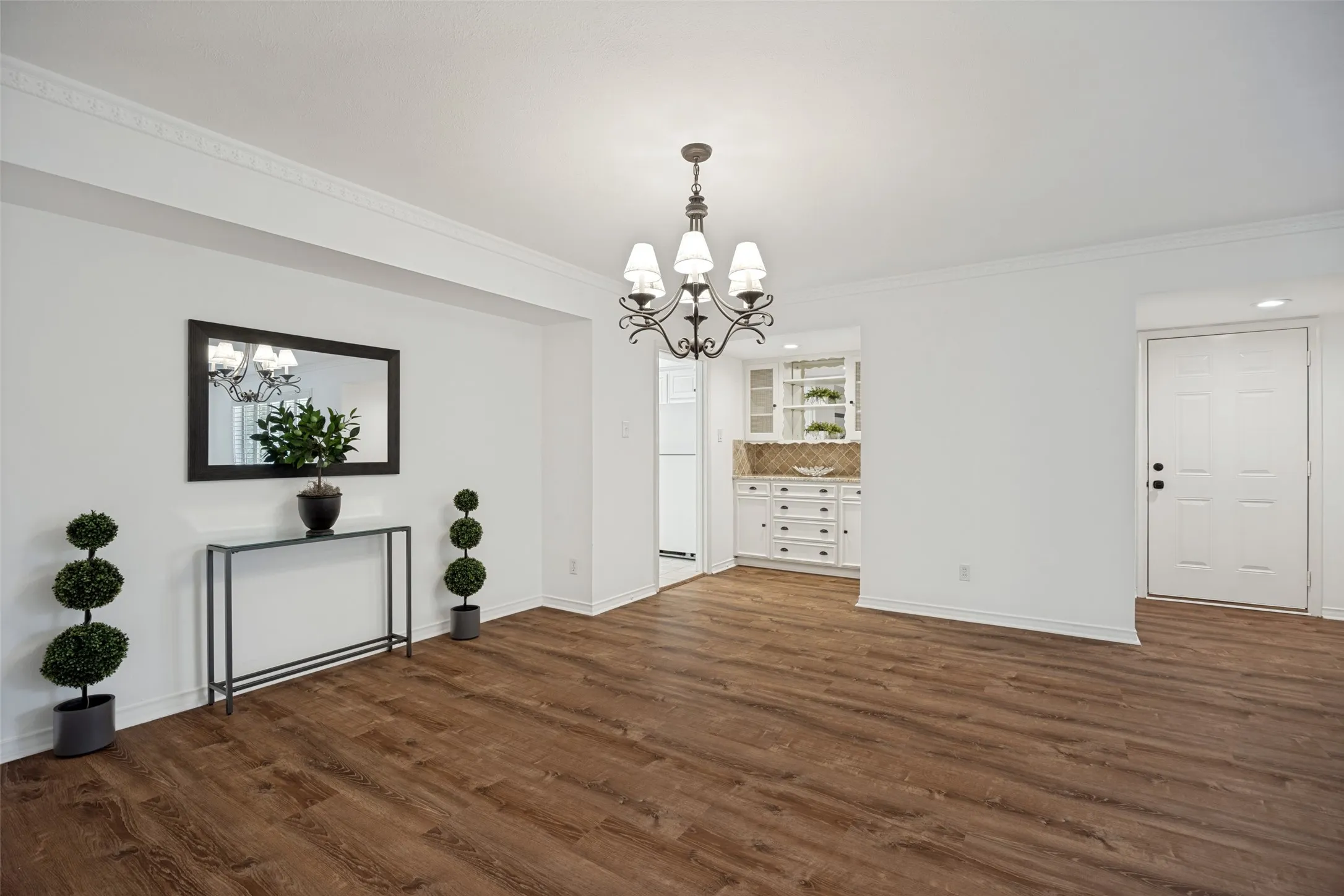 Condominium For Sale in Dallas County , 8619 Edgemere Road C, Dallas, Texas 75225, 2 Bedroom, 2 Bathroom, Garage spaces, 1,556 Sqft, built in 1958, mls#21347499, Real Estate Agent in Dallas, Homes For Sale in Dallas county, Homes For Sale in Dallas, Realtor in Dallas Texas, Real Estate Brokerage Independent Realty Texas, Luminita Cordes Realtor
