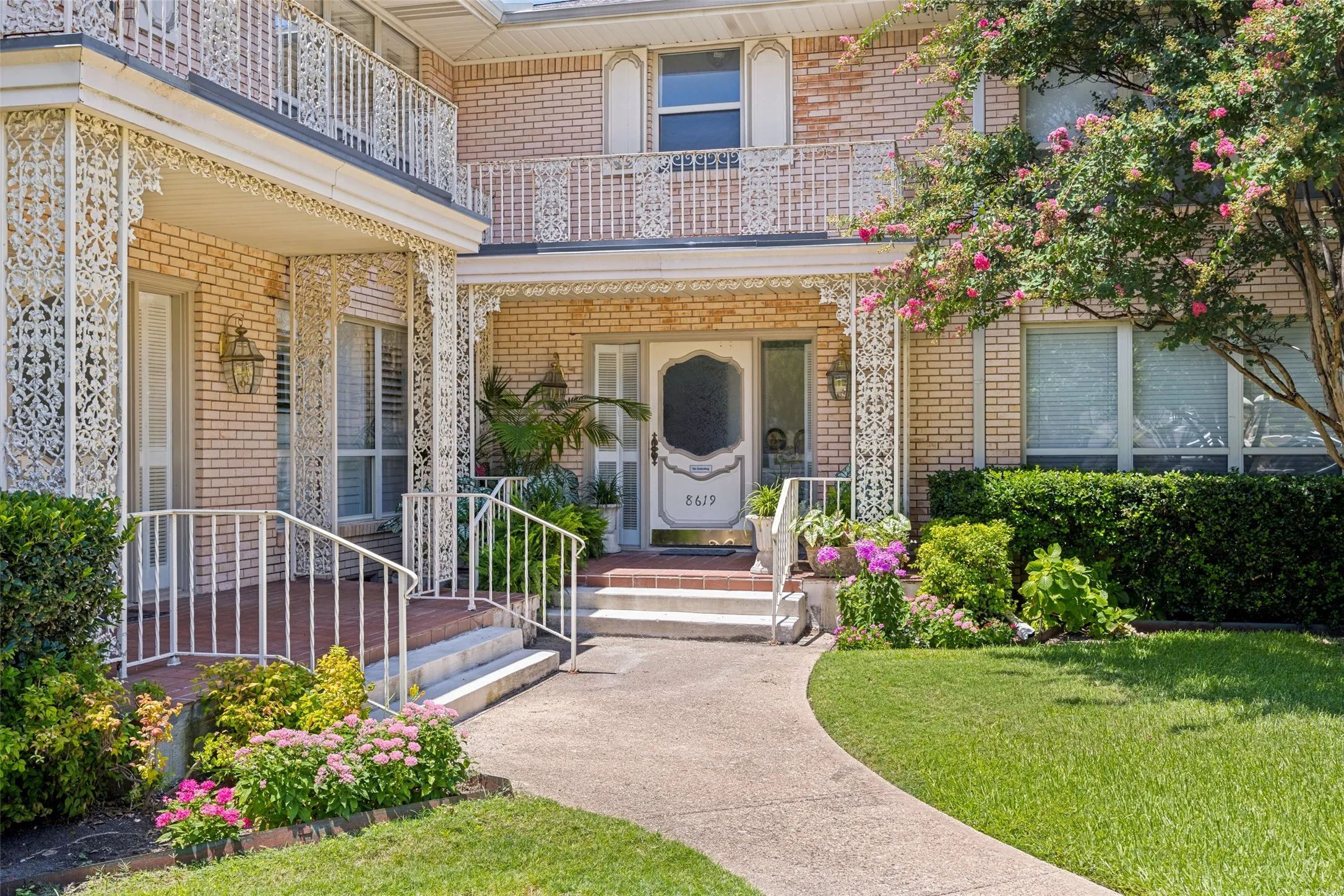 Condominium For Sale in Dallas County , 8619 Edgemere Road C, Dallas, Texas 75225, 2 Bedroom, 2 Bathroom, Garage spaces, 1,556 Sqft, built in 1958, mls#21347499, Real Estate Agent in Dallas, Homes For Sale in Dallas county, Homes For Sale in Dallas, Realtor in Dallas Texas, Real Estate Brokerage Independent Realty Texas, Luminita Cordes Realtor