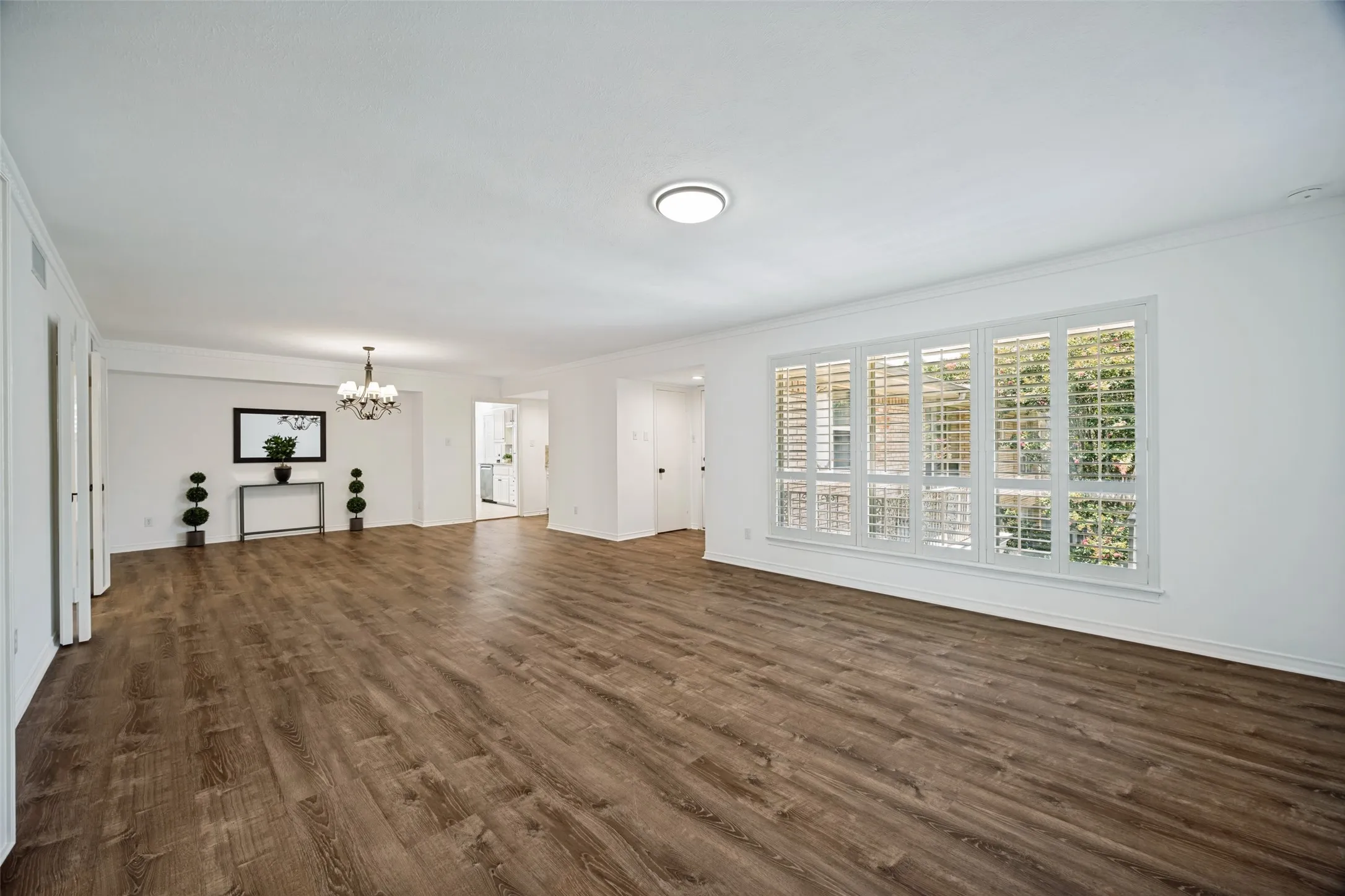 Condominium For Sale in Dallas County , 8619 Edgemere Road C, Dallas, Texas 75225, 2 Bedroom, 2 Bathroom, Garage spaces, 1,556 Sqft, built in 1958, mls#21347499, Real Estate Agent in Dallas, Homes For Sale in Dallas county, Homes For Sale in Dallas, Realtor in Dallas Texas, Real Estate Brokerage Independent Realty Texas, Luminita Cordes Realtor