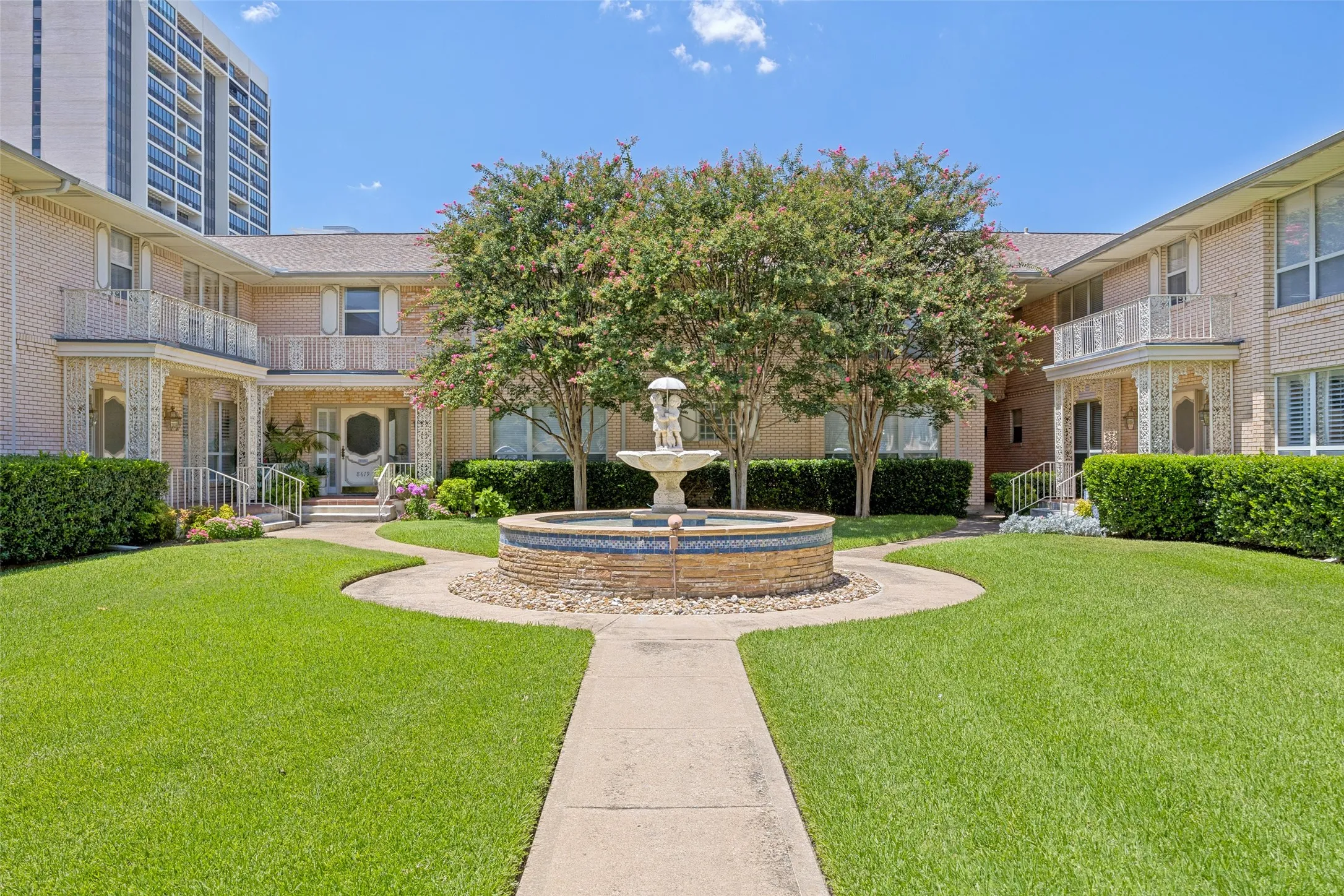 Condominium For Sale in Dallas County , 8619 Edgemere Road C, Dallas, Texas 75225, 2 Bedroom, 2 Bathroom, Garage spaces, 1,556 Sqft, built in 1958, mls#21347499, Real Estate Agent in Dallas, Homes For Sale in Dallas county, Homes For Sale in Dallas, Realtor in Dallas Texas, Real Estate Brokerage Independent Realty Texas, Luminita Cordes Realtor
