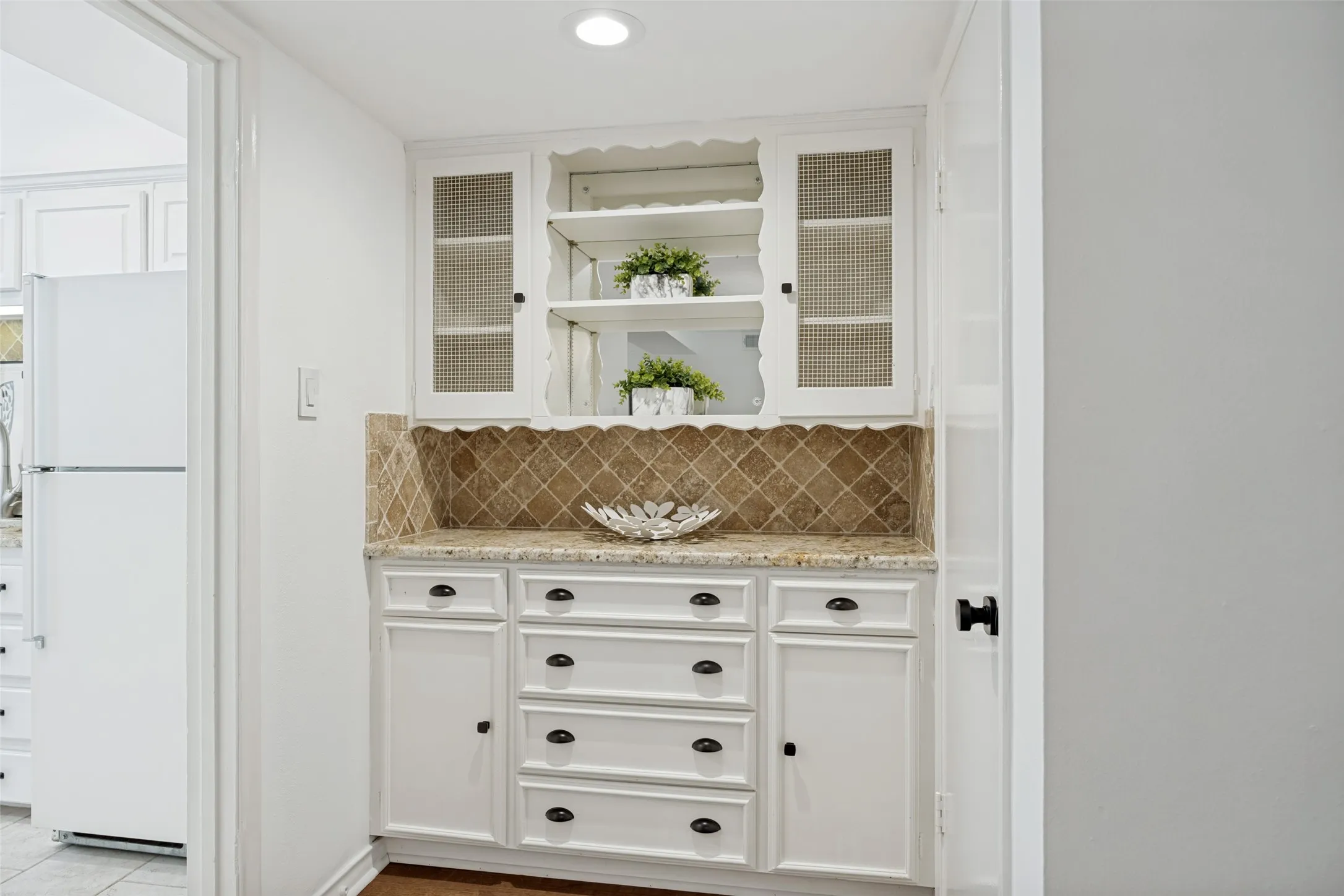 Bar or butlers pantry