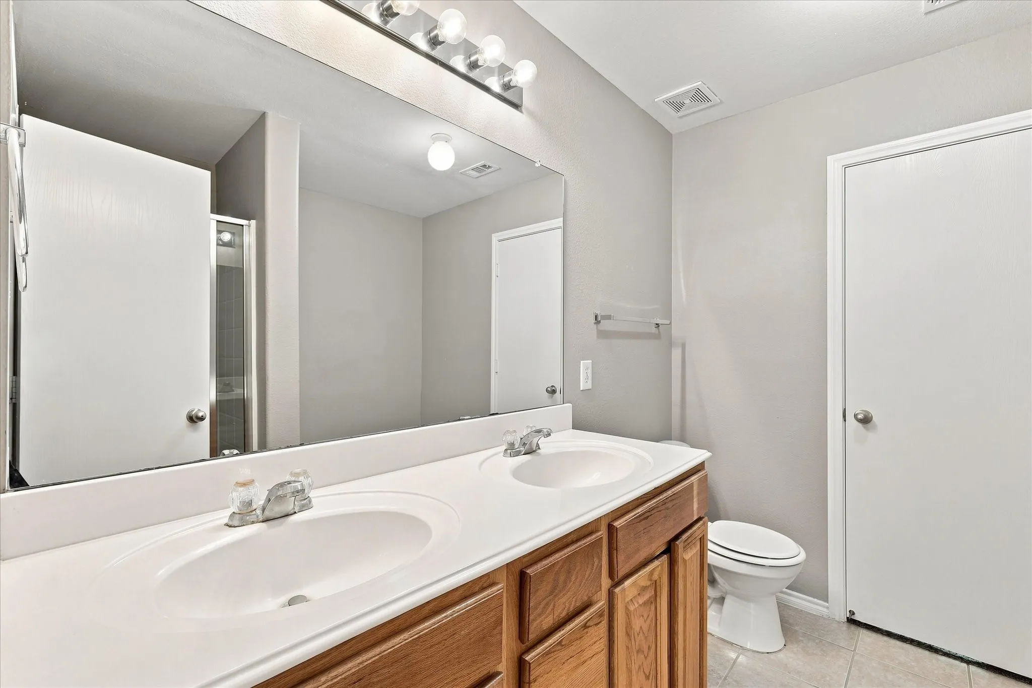 Townhouse For Sale in Collin County , 9878 Wake Bridge Drive, Frisco, Texas 75035, 3 Bedroom, 3 Bathroom, 2 Garage spaces, 1,769 Sqft, built in 2005, mls#21346050, Real Estate Agent in Frisco, Homes For Sale in Collin county, Homes For Sale in Frisco, Realtor in Frisco Texas, Real Estate Brokerage Independent Realty Texas, Luminita Cordes Realtor