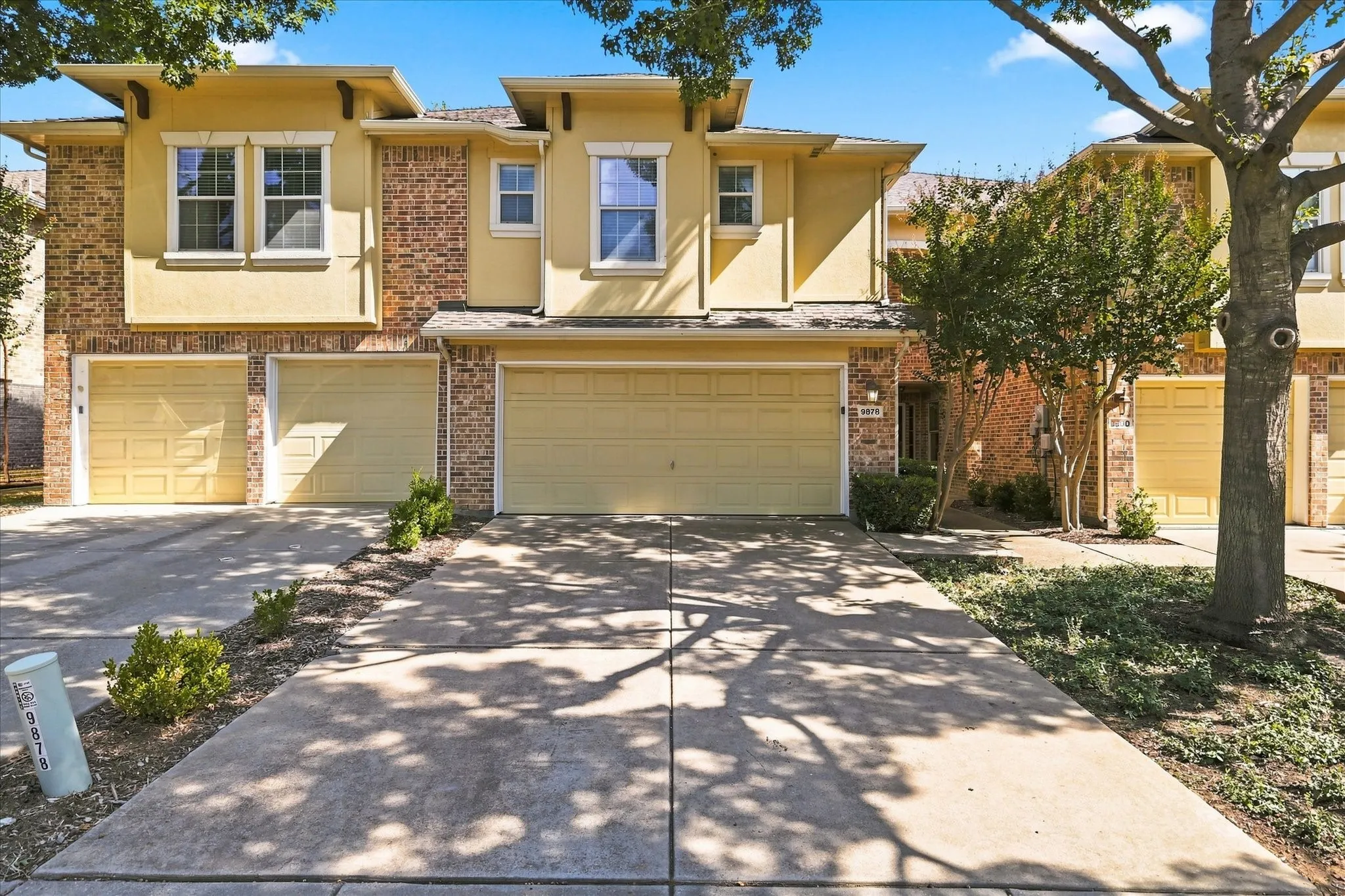 Townhouse For Sale in Collin County , 9878 Wake Bridge Drive, Frisco, Texas 75035, 3 Bedroom, 3 Bathroom, 2 Garage spaces, 1,769 Sqft, built in 2005, mls#21346050, Real Estate Agent in Frisco, Homes For Sale in Collin county, Homes For Sale in Frisco, Realtor in Frisco Texas, Real Estate Brokerage Independent Realty Texas, Luminita Cordes Realtor