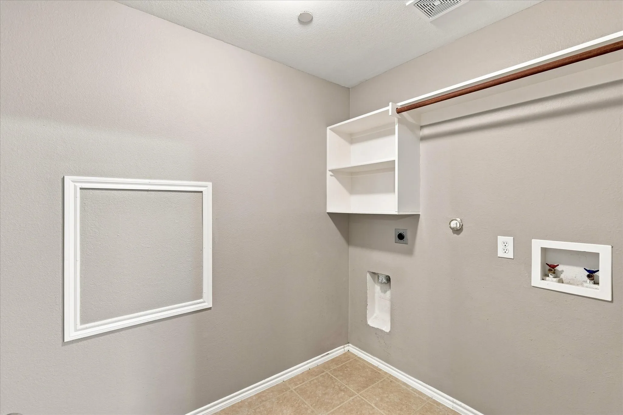 Townhouse For Sale in Collin County , 9878 Wake Bridge Drive, Frisco, Texas 75035, 3 Bedroom, 3 Bathroom, 2 Garage spaces, 1,769 Sqft, built in 2005, mls#21346050, Real Estate Agent in Frisco, Homes For Sale in Collin county, Homes For Sale in Frisco, Realtor in Frisco Texas, Real Estate Brokerage Independent Realty Texas, Luminita Cordes Realtor