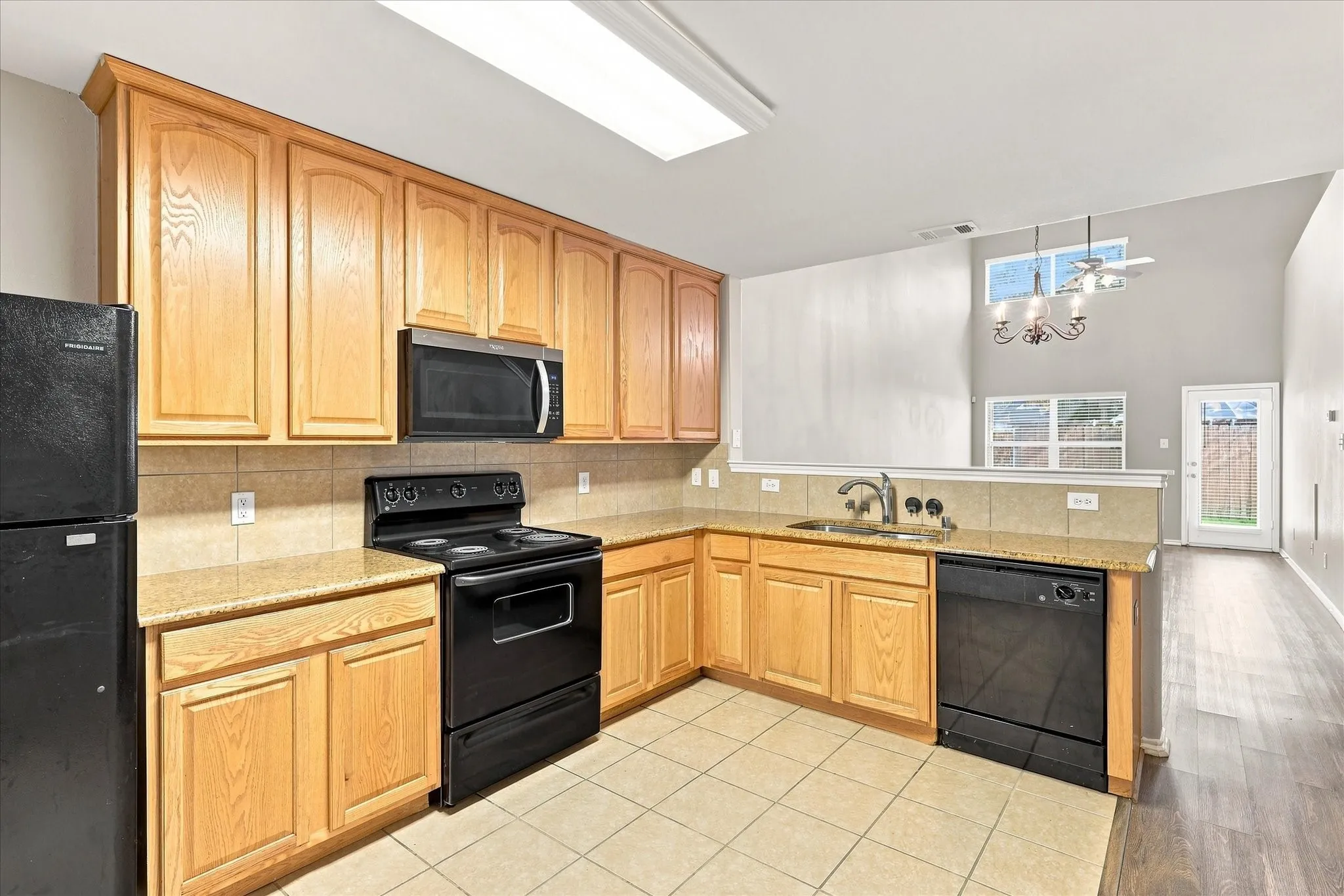 Townhouse For Sale in Collin County , 9878 Wake Bridge Drive, Frisco, Texas 75035, 3 Bedroom, 3 Bathroom, 2 Garage spaces, 1,769 Sqft, built in 2005, mls#21346050, Real Estate Agent in Frisco, Homes For Sale in Collin county, Homes For Sale in Frisco, Realtor in Frisco Texas, Real Estate Brokerage Independent Realty Texas, Luminita Cordes Realtor