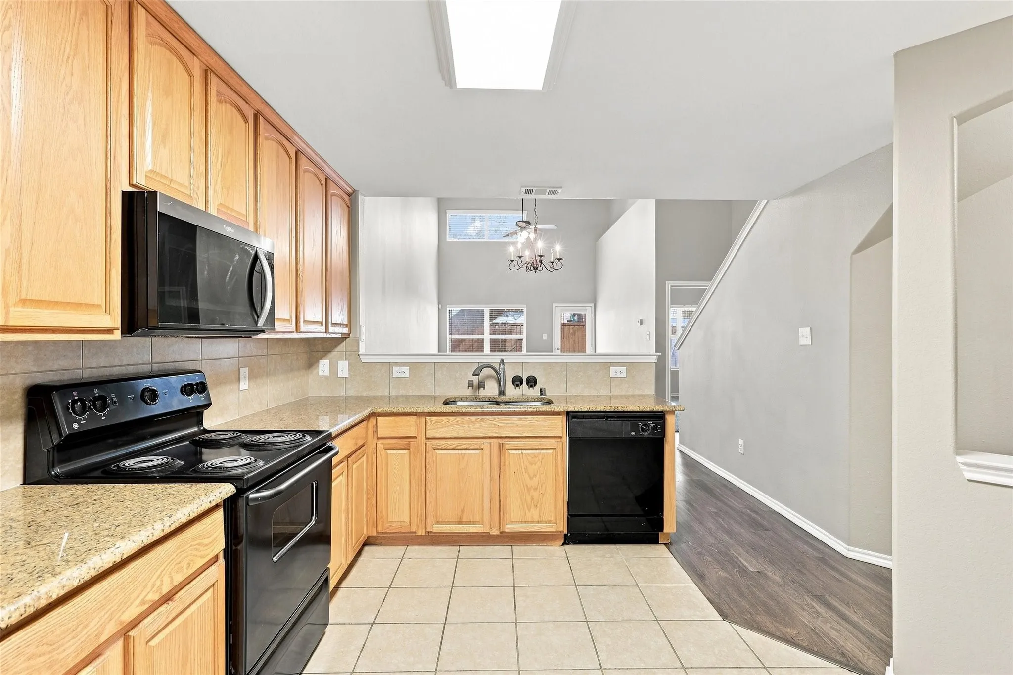 Townhouse For Sale in Collin County , 9878 Wake Bridge Drive, Frisco, Texas 75035, 3 Bedroom, 3 Bathroom, 2 Garage spaces, 1,769 Sqft, built in 2005, mls#21346050, Real Estate Agent in Frisco, Homes For Sale in Collin county, Homes For Sale in Frisco, Realtor in Frisco Texas, Real Estate Brokerage Independent Realty Texas, Luminita Cordes Realtor