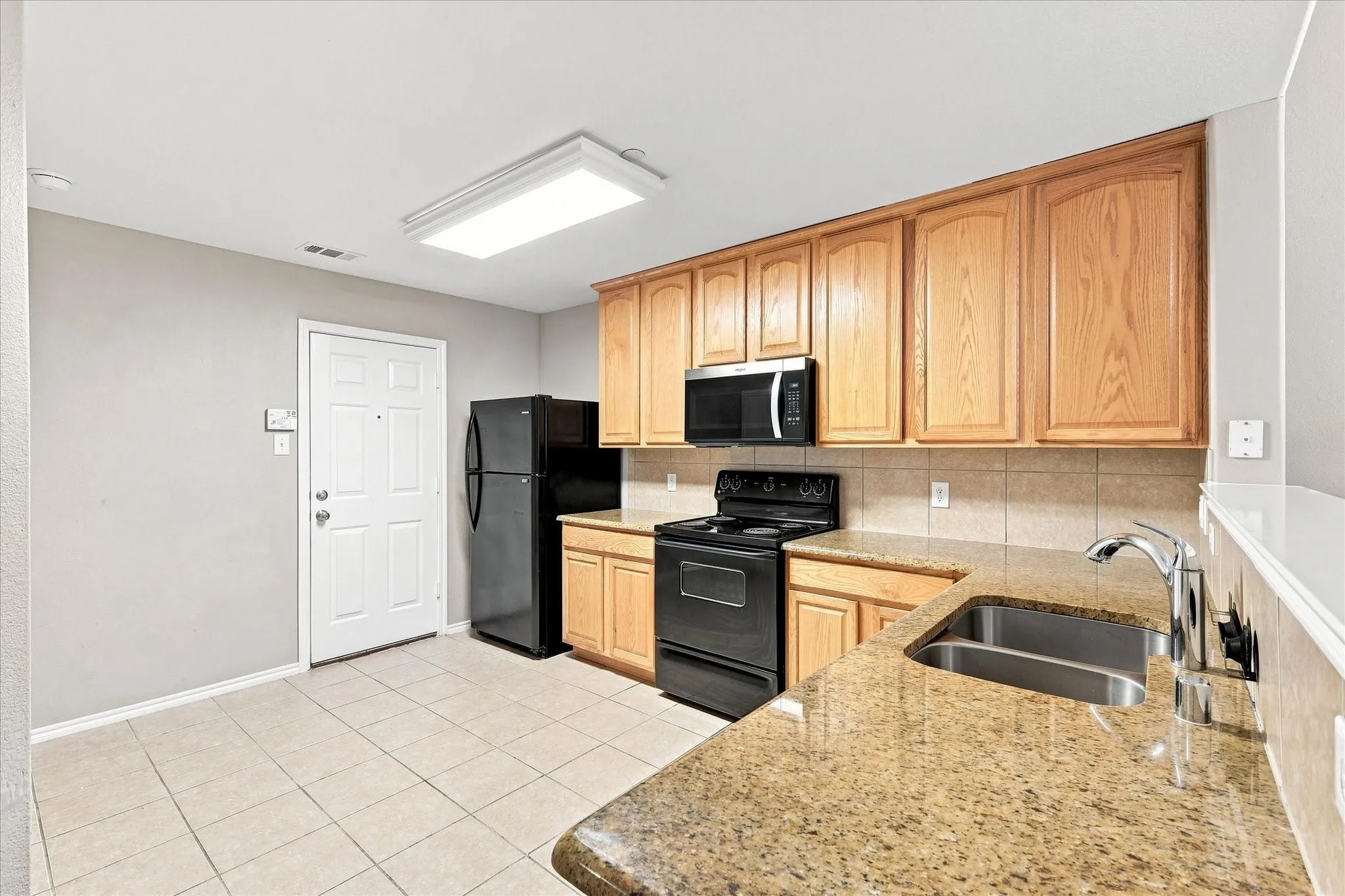 Townhouse For Sale in Collin County , 9878 Wake Bridge Drive, Frisco, Texas 75035, 3 Bedroom, 3 Bathroom, 2 Garage spaces, 1,769 Sqft, built in 2005, mls#21346050, Real Estate Agent in Frisco, Homes For Sale in Collin county, Homes For Sale in Frisco, Realtor in Frisco Texas, Real Estate Brokerage Independent Realty Texas, Luminita Cordes Realtor