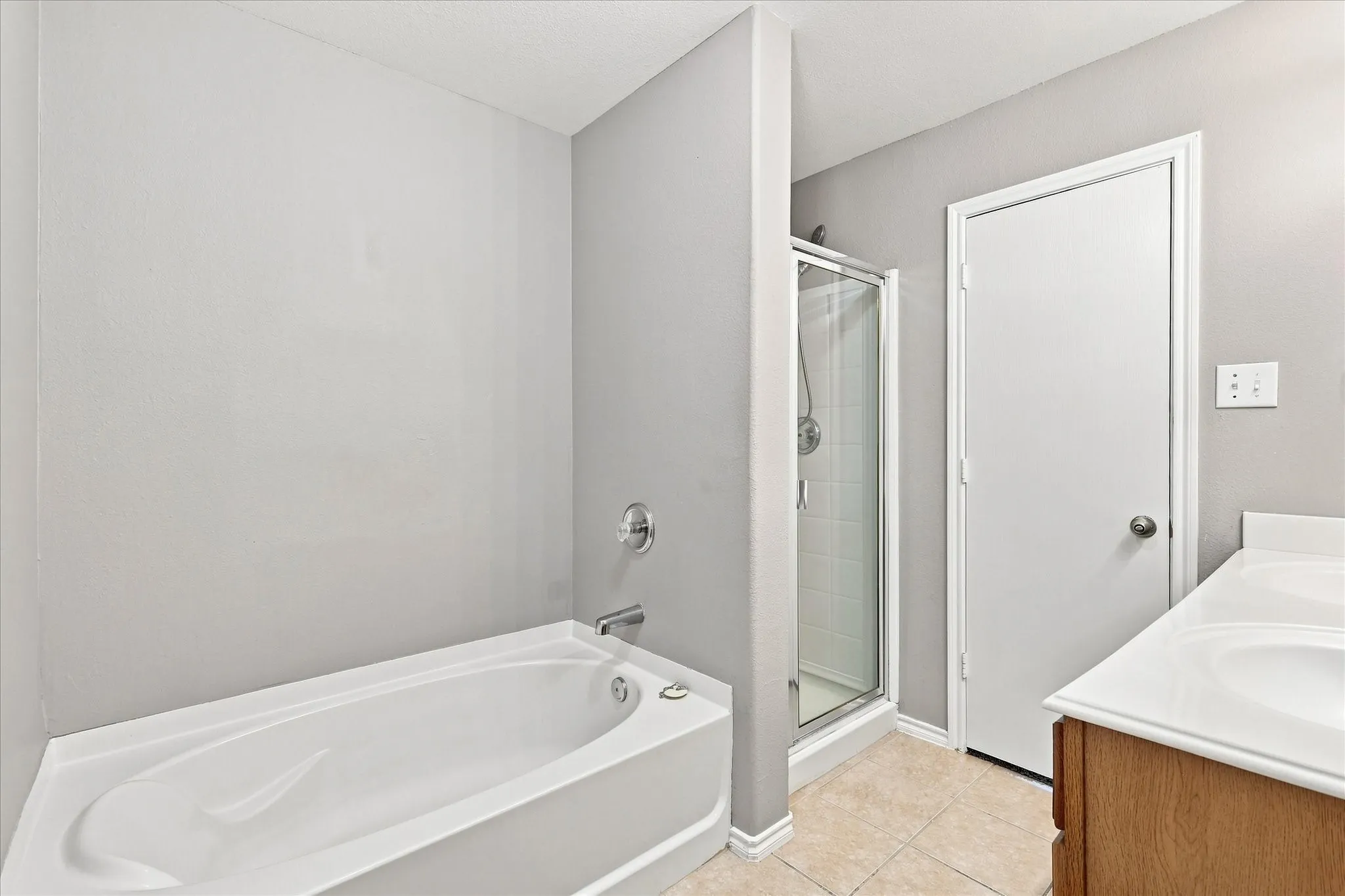 Townhouse For Sale in Collin County , 9878 Wake Bridge Drive, Frisco, Texas 75035, 3 Bedroom, 3 Bathroom, 2 Garage spaces, 1,769 Sqft, built in 2005, mls#21346050, Real Estate Agent in Frisco, Homes For Sale in Collin county, Homes For Sale in Frisco, Realtor in Frisco Texas, Real Estate Brokerage Independent Realty Texas, Luminita Cordes Realtor