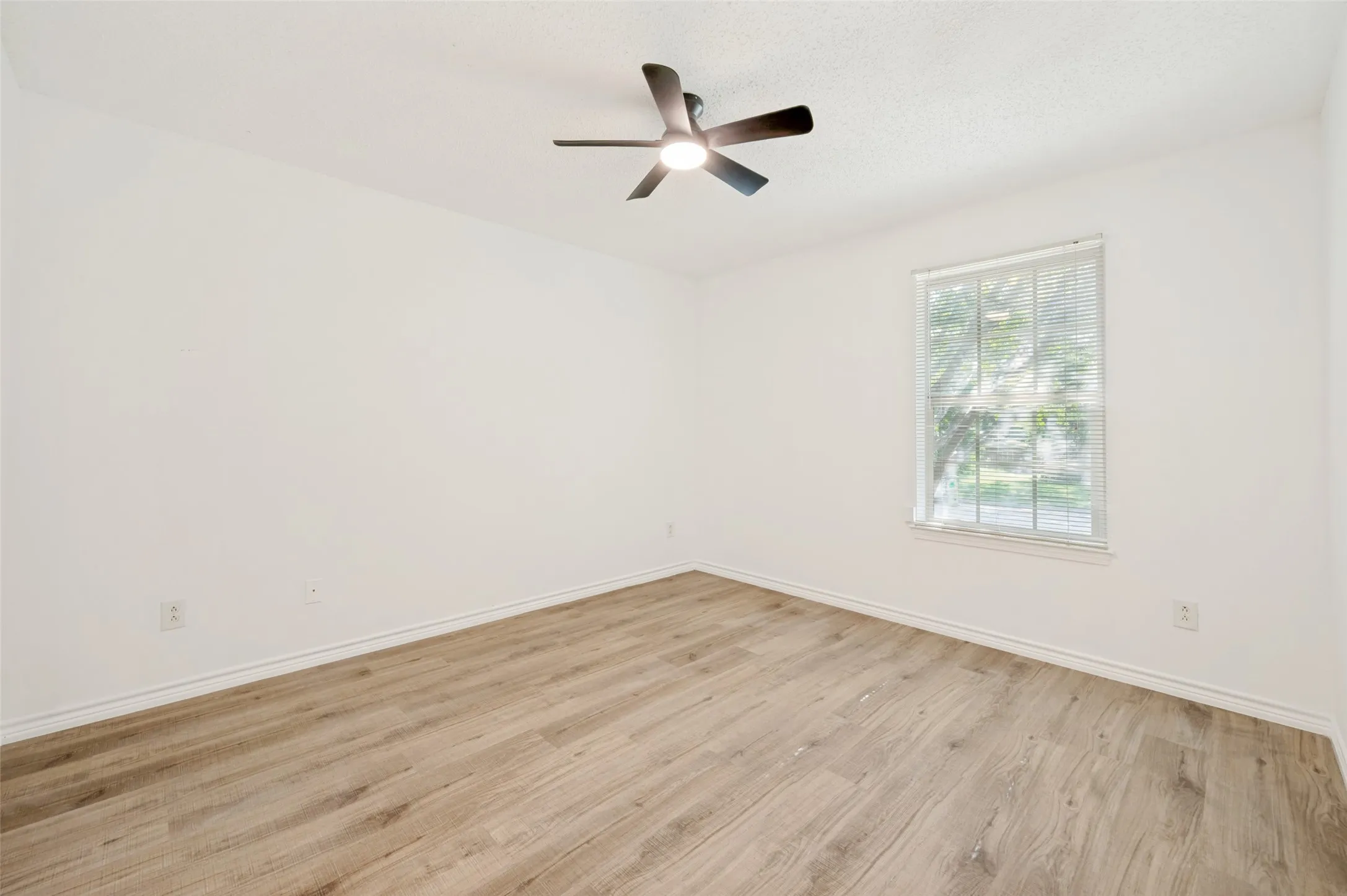 Single Family Residence For Sale in Collin County , 5012 Hatherly Drive, Plano, Texas 75023, 3 Bedroom, 3 Bathroom, 2 Garage spaces, 2,052 Sqft, built in 1979, mls#21347439, Real Estate Agent in Plano, Homes For Sale in Collin county, Homes For Sale in Plano, Realtor in Plano Texas, Real Estate Brokerage Independent Realty Texas, Luminita Cordes Realtor