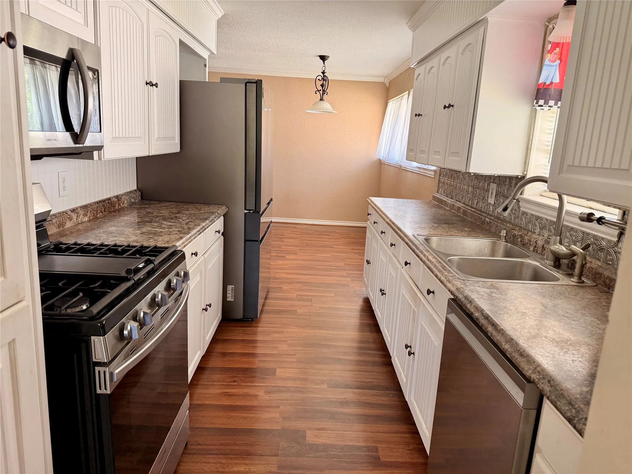 Single Family Residence For Sale in Kaufman County , 201 Collins Drive, Terrell, Texas 75160, 3 Bedroom, 2 Bathroom, 2 Garage spaces, 1,676 Sqft, built in 1970, mls#21346139, Real Estate Agent in Terrell, Homes For Sale in Kaufman county, Homes For Sale in Terrell, Realtor in Terrell Texas, Real Estate Brokerage Independent Realty Texas, Luminita Cordes Realtor