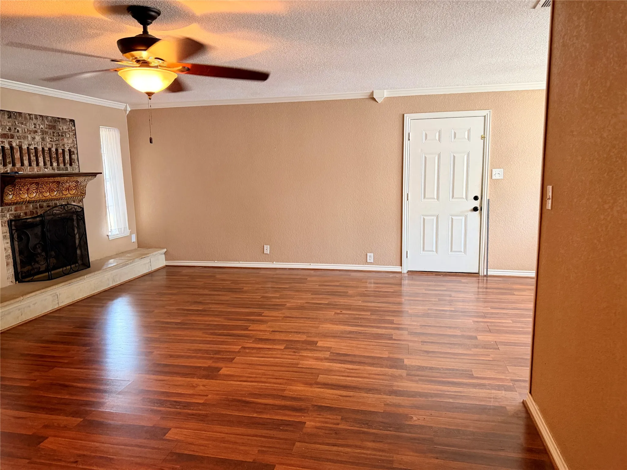 Single Family Residence For Sale in Kaufman County , 201 Collins Drive, Terrell, Texas 75160, 3 Bedroom, 2 Bathroom, 2 Garage spaces, 1,676 Sqft, built in 1970, mls#21346139, Real Estate Agent in Terrell, Homes For Sale in Kaufman county, Homes For Sale in Terrell, Realtor in Terrell Texas, Real Estate Brokerage Independent Realty Texas, Luminita Cordes Realtor