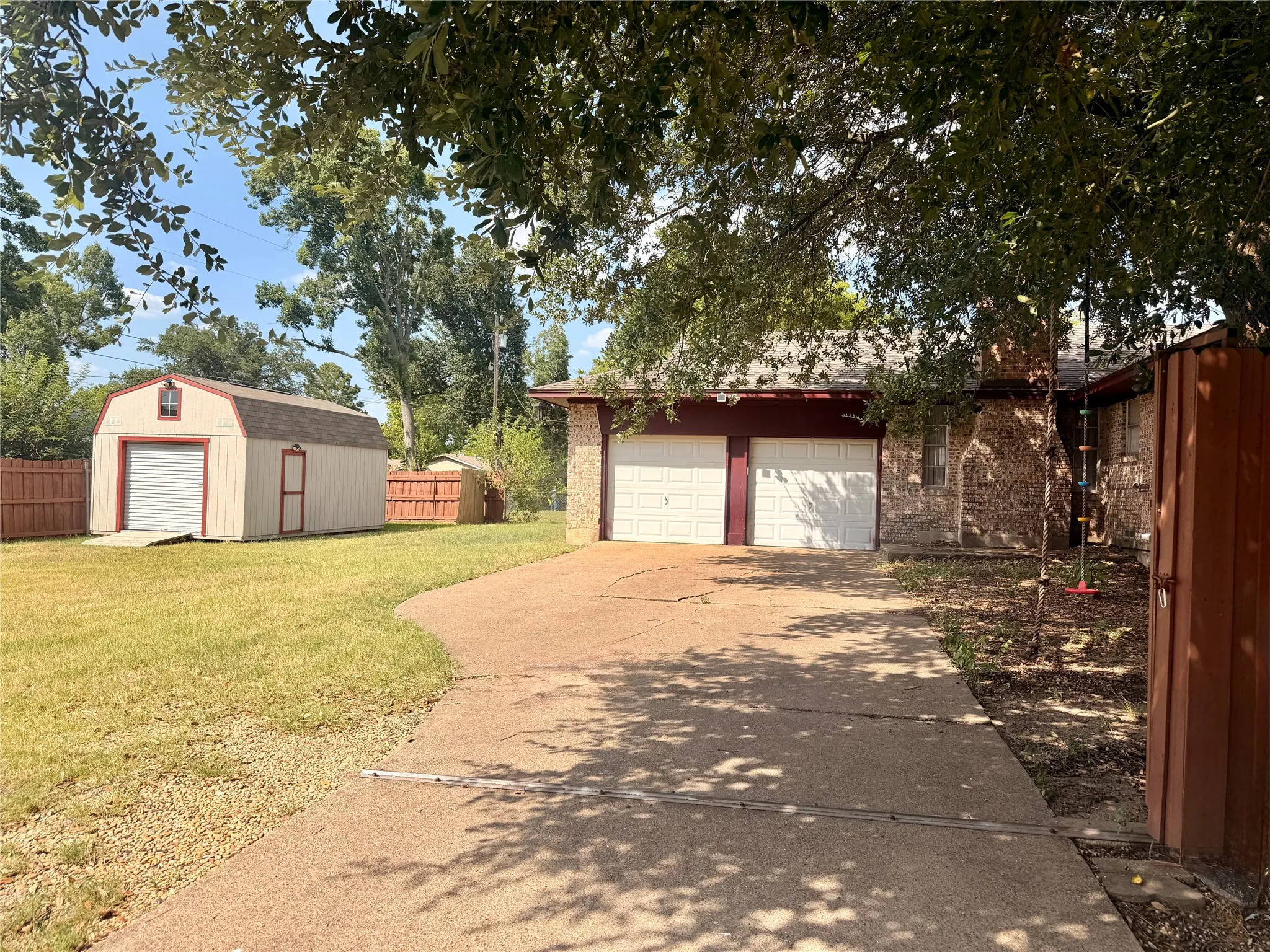 Single Family Residence For Sale in Kaufman County , 201 Collins Drive, Terrell, Texas 75160, 3 Bedroom, 2 Bathroom, 2 Garage spaces, 1,676 Sqft, built in 1970, mls#21346139, Real Estate Agent in Terrell, Homes For Sale in Kaufman county, Homes For Sale in Terrell, Realtor in Terrell Texas, Real Estate Brokerage Independent Realty Texas, Luminita Cordes Realtor