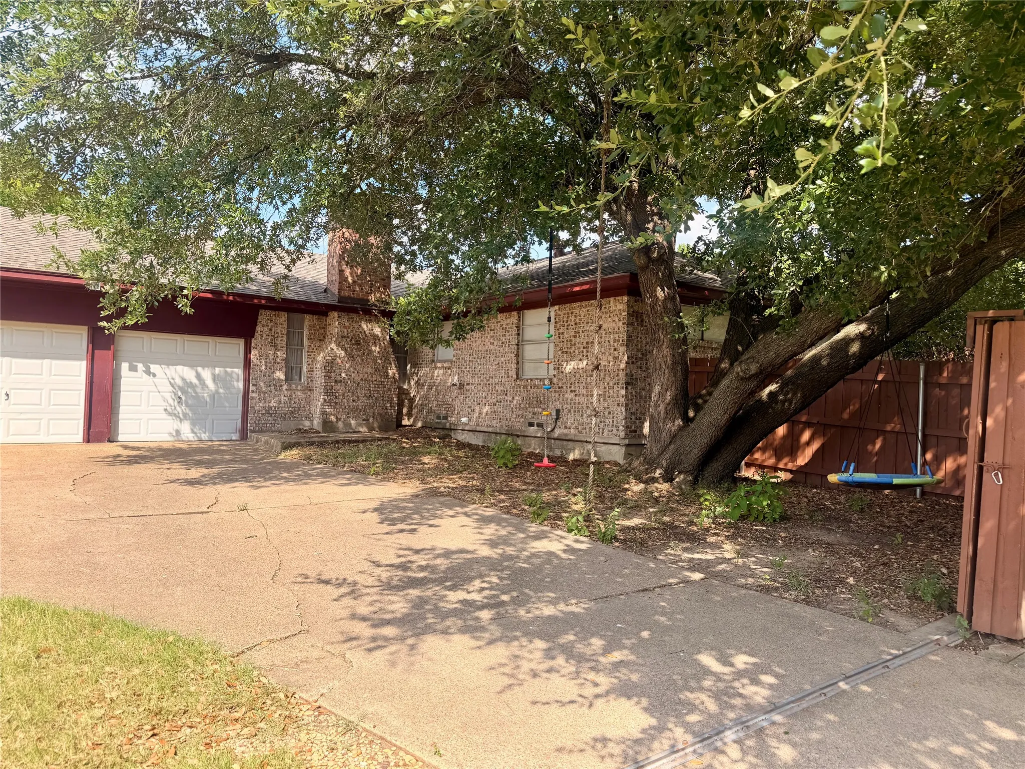 Single Family Residence For Sale in Kaufman County , 201 Collins Drive, Terrell, Texas 75160, 3 Bedroom, 2 Bathroom, 2 Garage spaces, 1,676 Sqft, built in 1970, mls#21346139, Real Estate Agent in Terrell, Homes For Sale in Kaufman county, Homes For Sale in Terrell, Realtor in Terrell Texas, Real Estate Brokerage Independent Realty Texas, Luminita Cordes Realtor