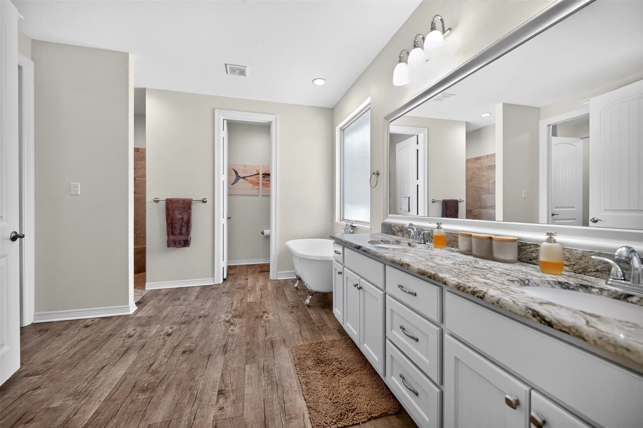 Primary w/double sinks & separate water closet