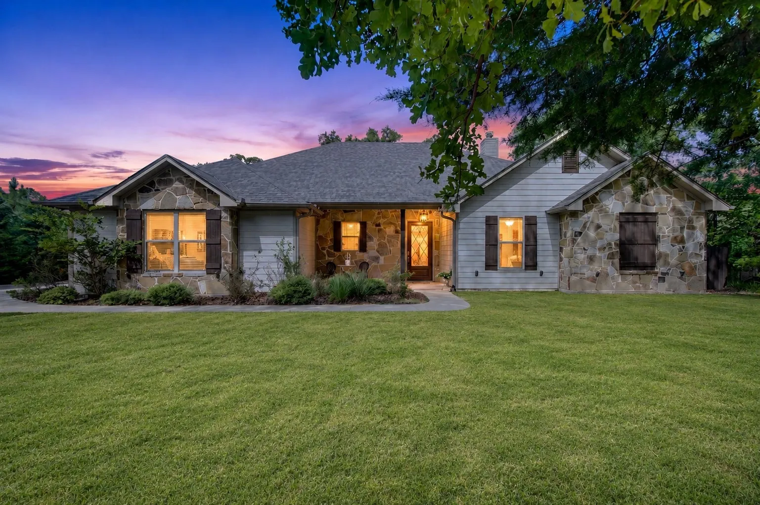 Single Family Residence For Sale in Henderson County , 9236 Safari Bluff, Larue, Texas 75770, 4 Bedroom, 3 Bathroom, 2 Garage spaces, 2,201 Sqft, built in 2019, mls#21344706, Real Estate Agent in Larue, Homes For Sale in Henderson county, Homes For Sale in Larue, Realtor in Larue Texas, Real Estate Brokerage Independent Realty Texas, Luminita Cordes Realtor