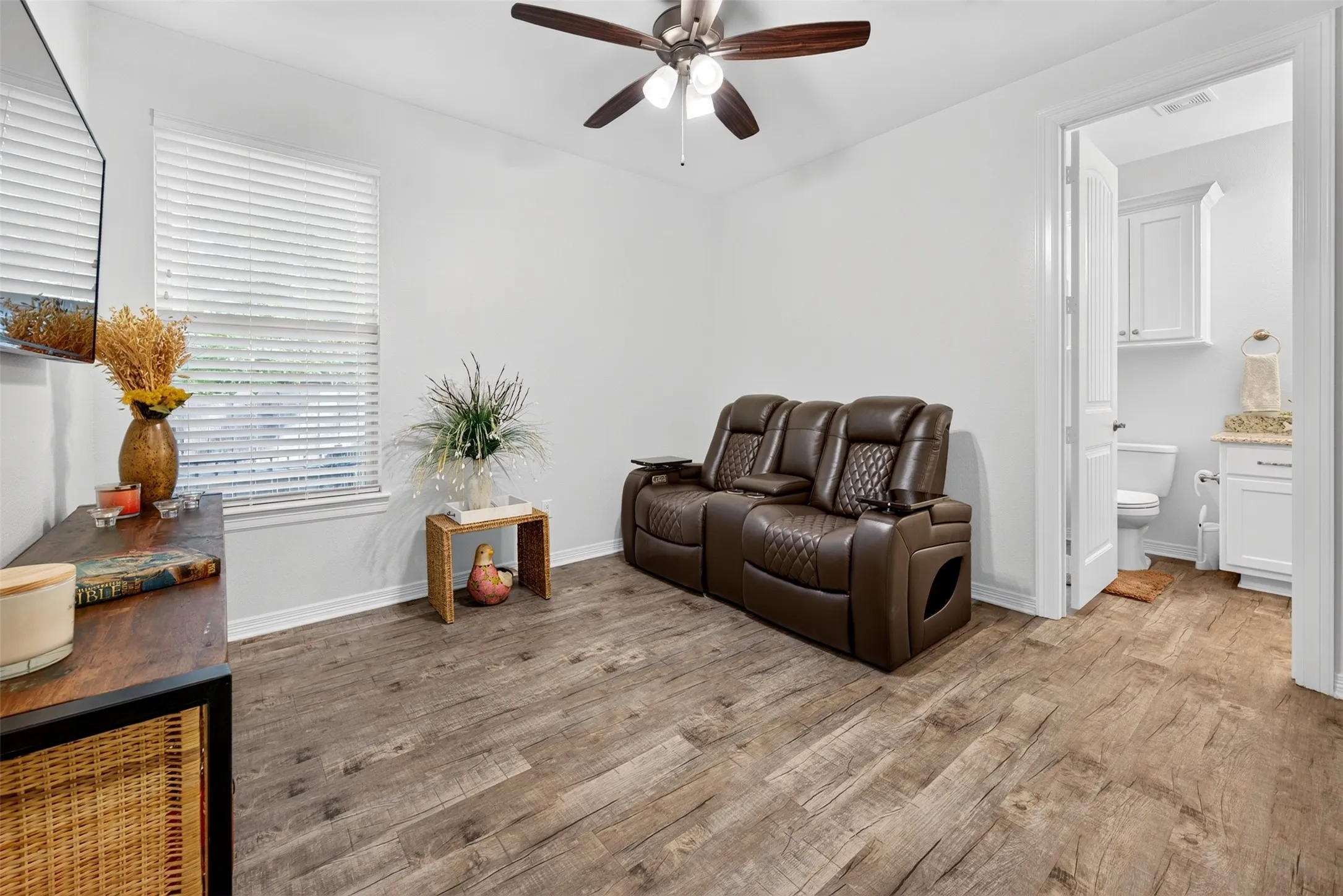 Single Family Residence For Sale in Henderson County , 9236 Safari Bluff, Larue, Texas 75770, 4 Bedroom, 3 Bathroom, 2 Garage spaces, 2,201 Sqft, built in 2019, mls#21344706, Real Estate Agent in Larue, Homes For Sale in Henderson county, Homes For Sale in Larue, Realtor in Larue Texas, Real Estate Brokerage Independent Realty Texas, Luminita Cordes Realtor