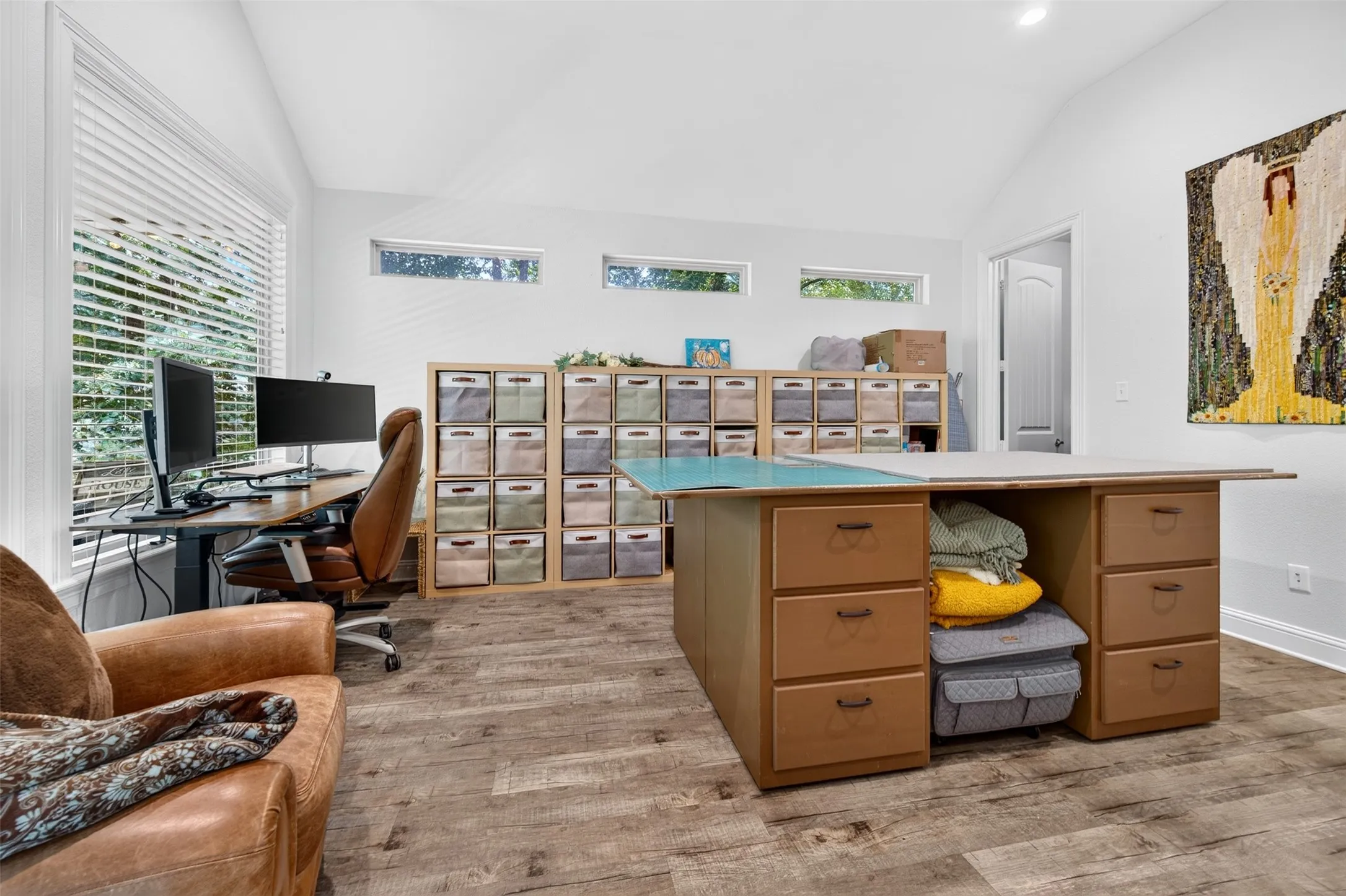 Flex room-craft/office w/onsuite